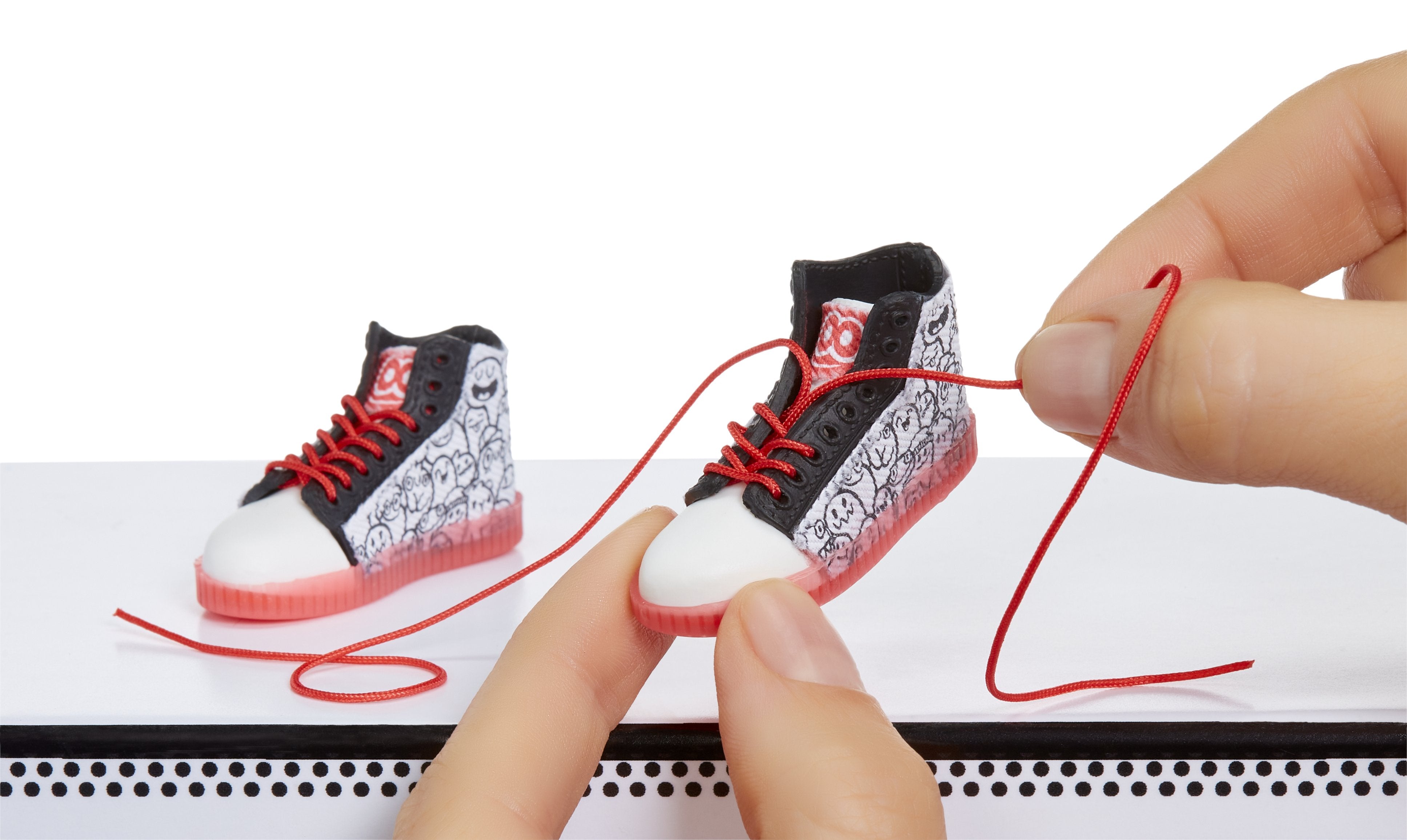 EAN 35051546955 - Miniverse Make It Mini Sneakers in PDQ imagen 2