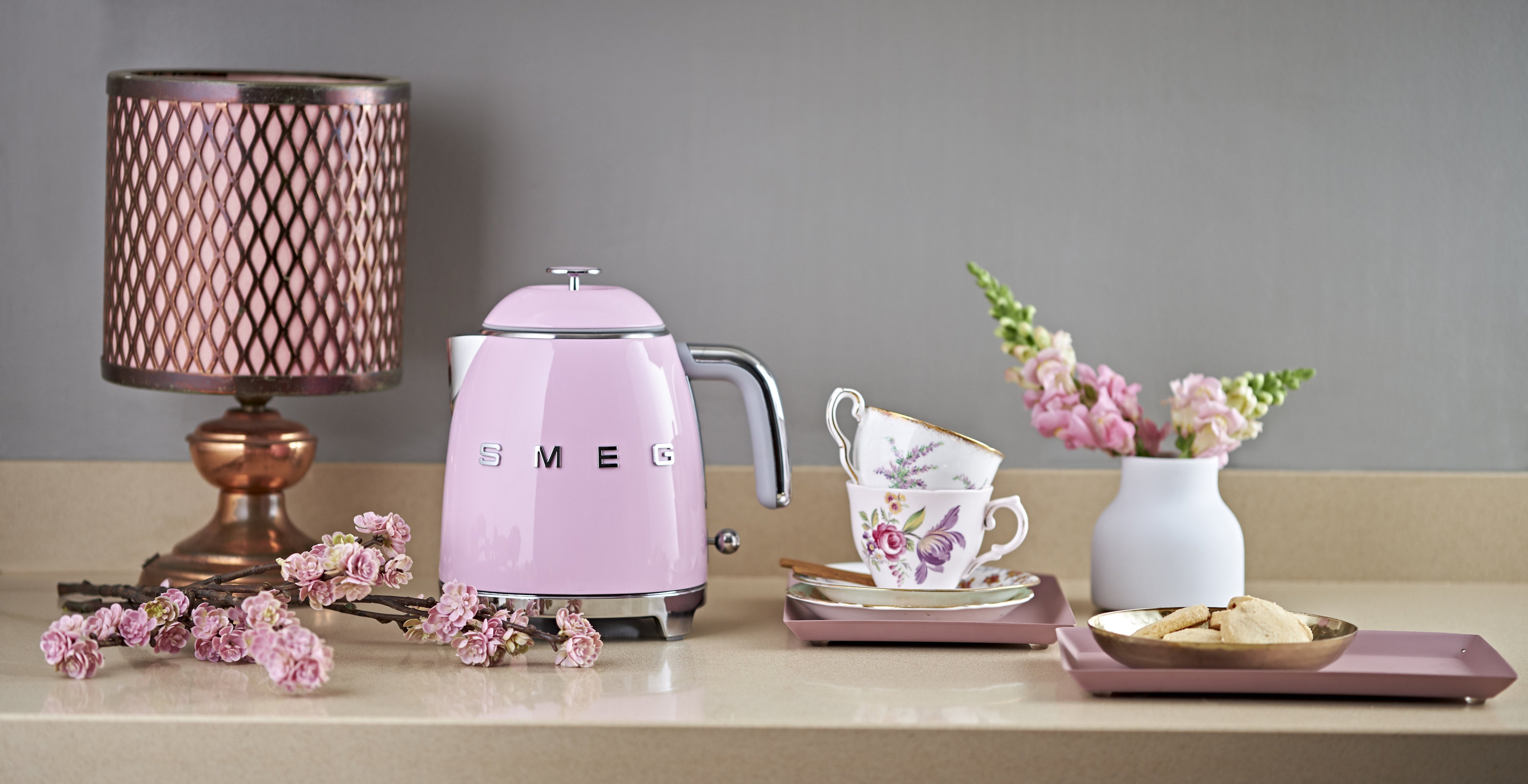 EAN 8017709302214 - Smeg KLF05PKEU tetera eléctrica 0,8 L 1400 W Rosa imagen 16