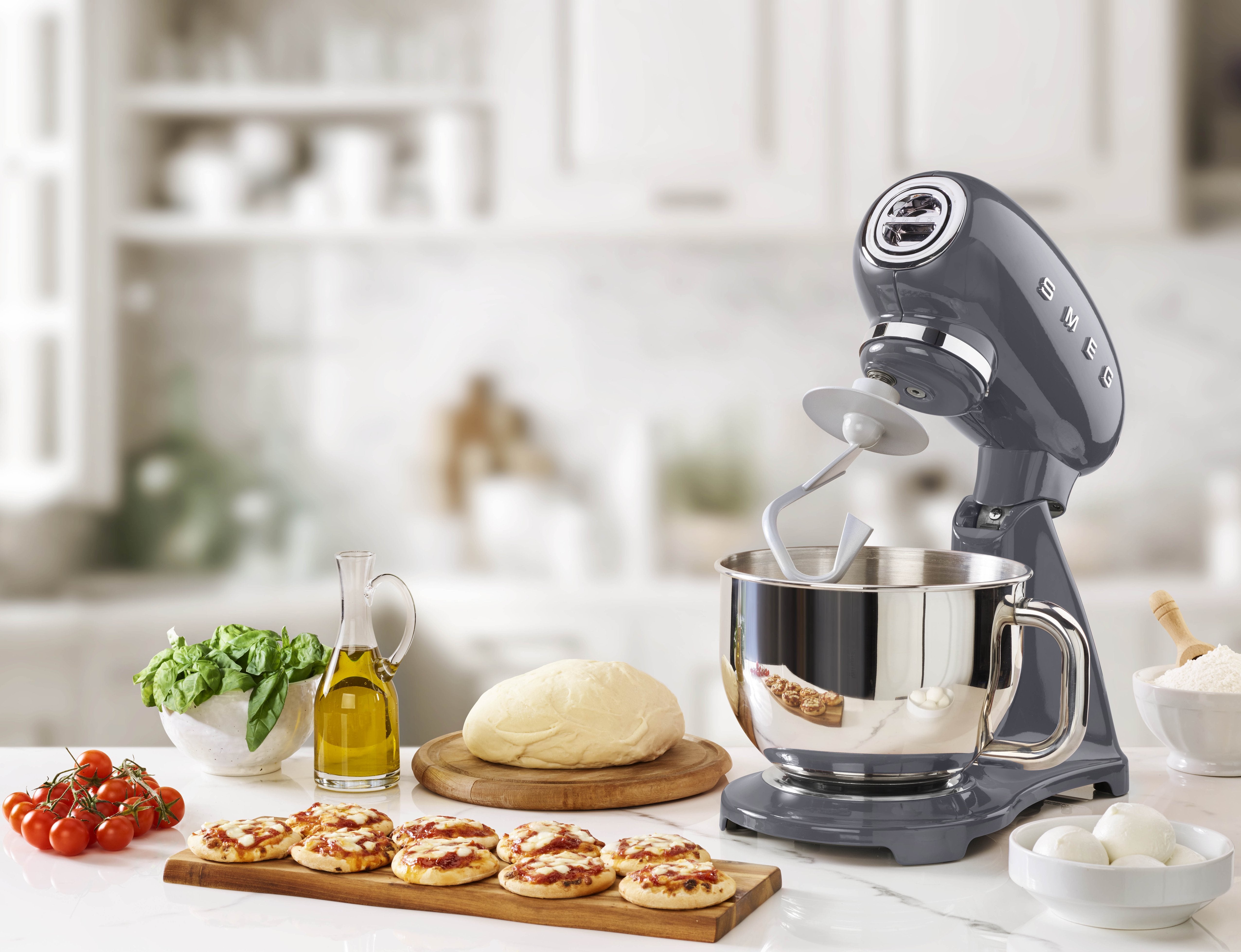 EAN 8017709294892 - Smeg SMF03GREU batidora Batidora de varillas 800 W Gris imagen 10