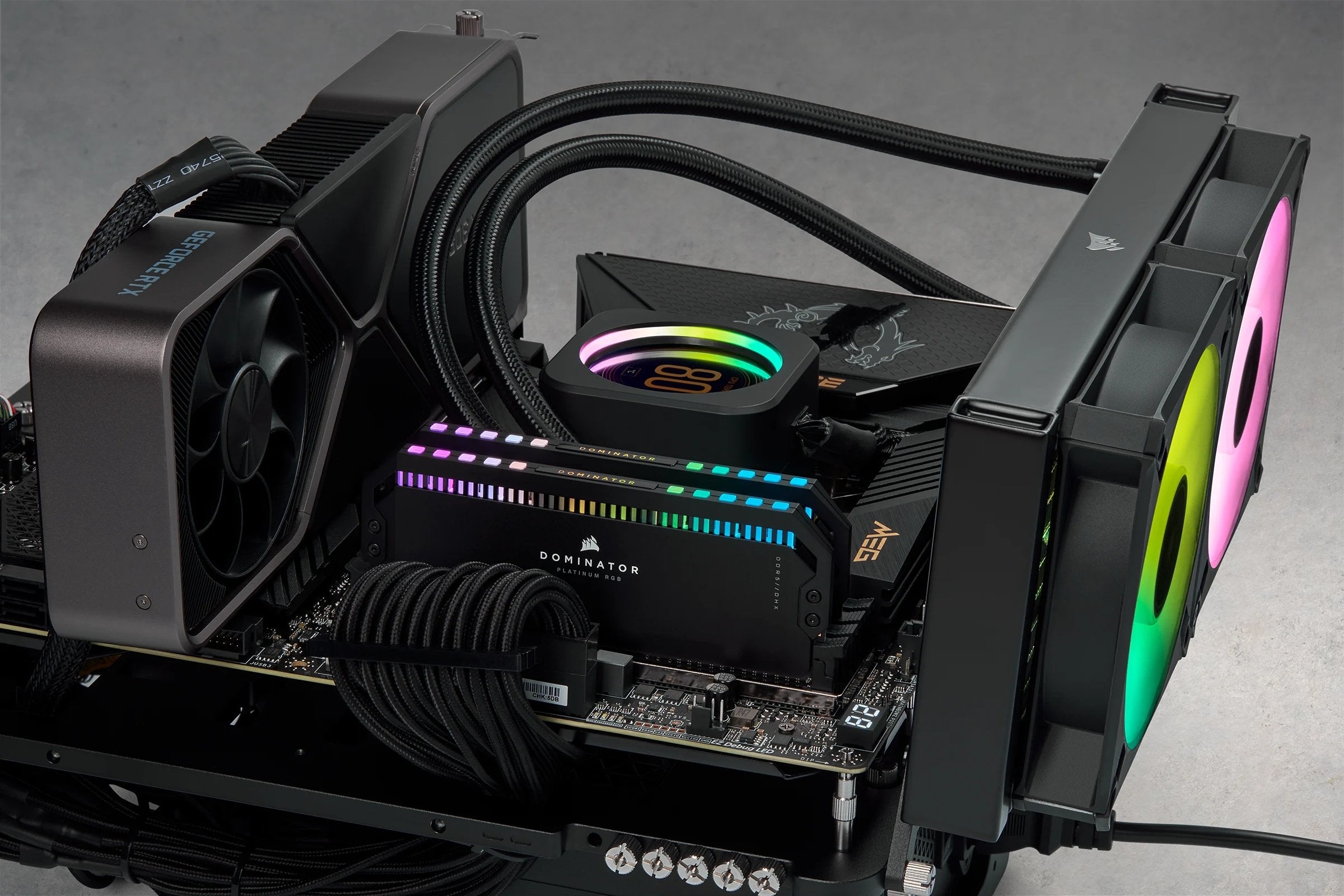 EAN 840006672692 - Corsair Dominator CMT64GX5M2B6800C40 módulo de memoria 64 GB 2 x 32 GB DDR5 288-pin DIMM imagen 3