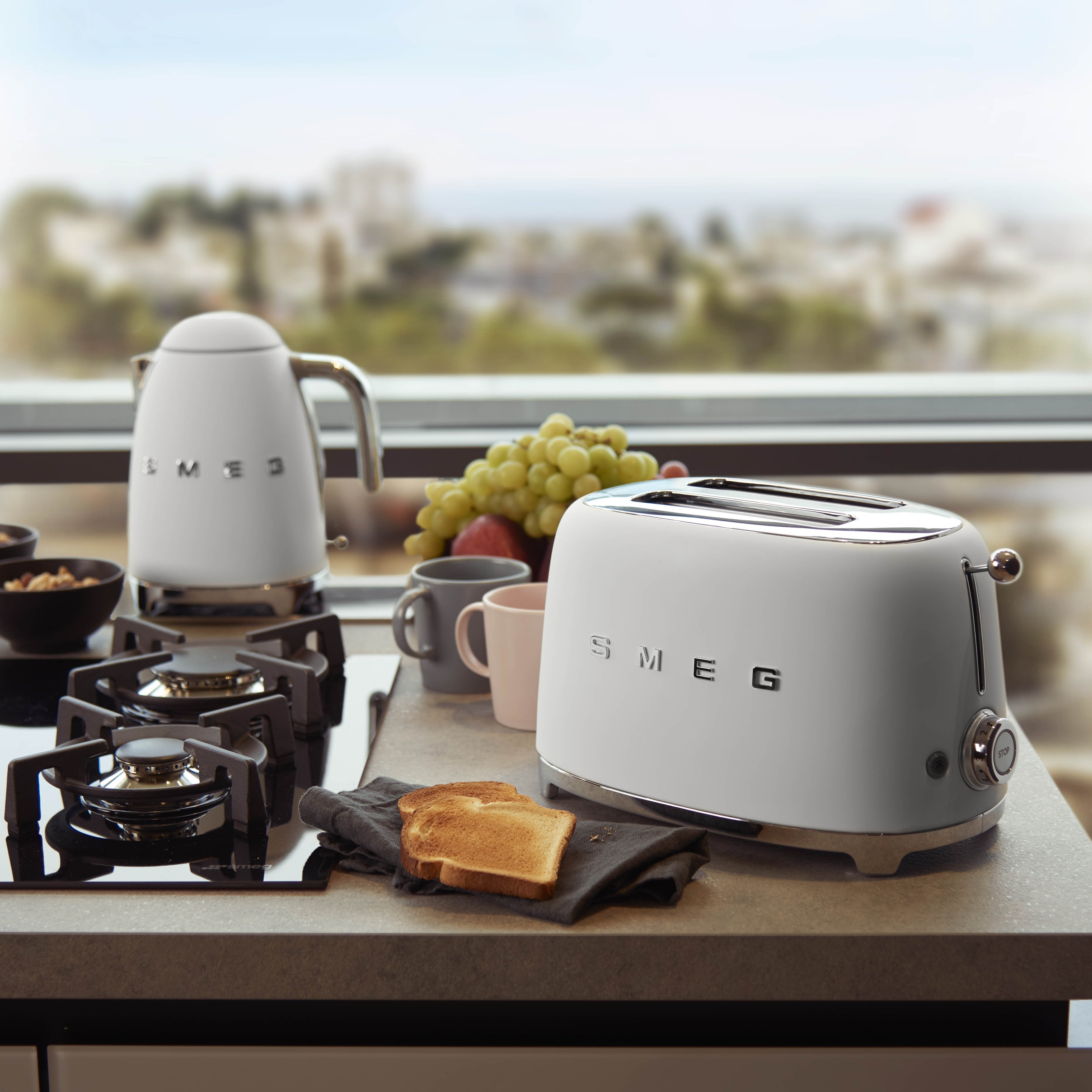 EAN 8017709290719 - Smeg KLF03WHMEU tetera eléctrica 1,7 L 2400 W Blanco imagen 18