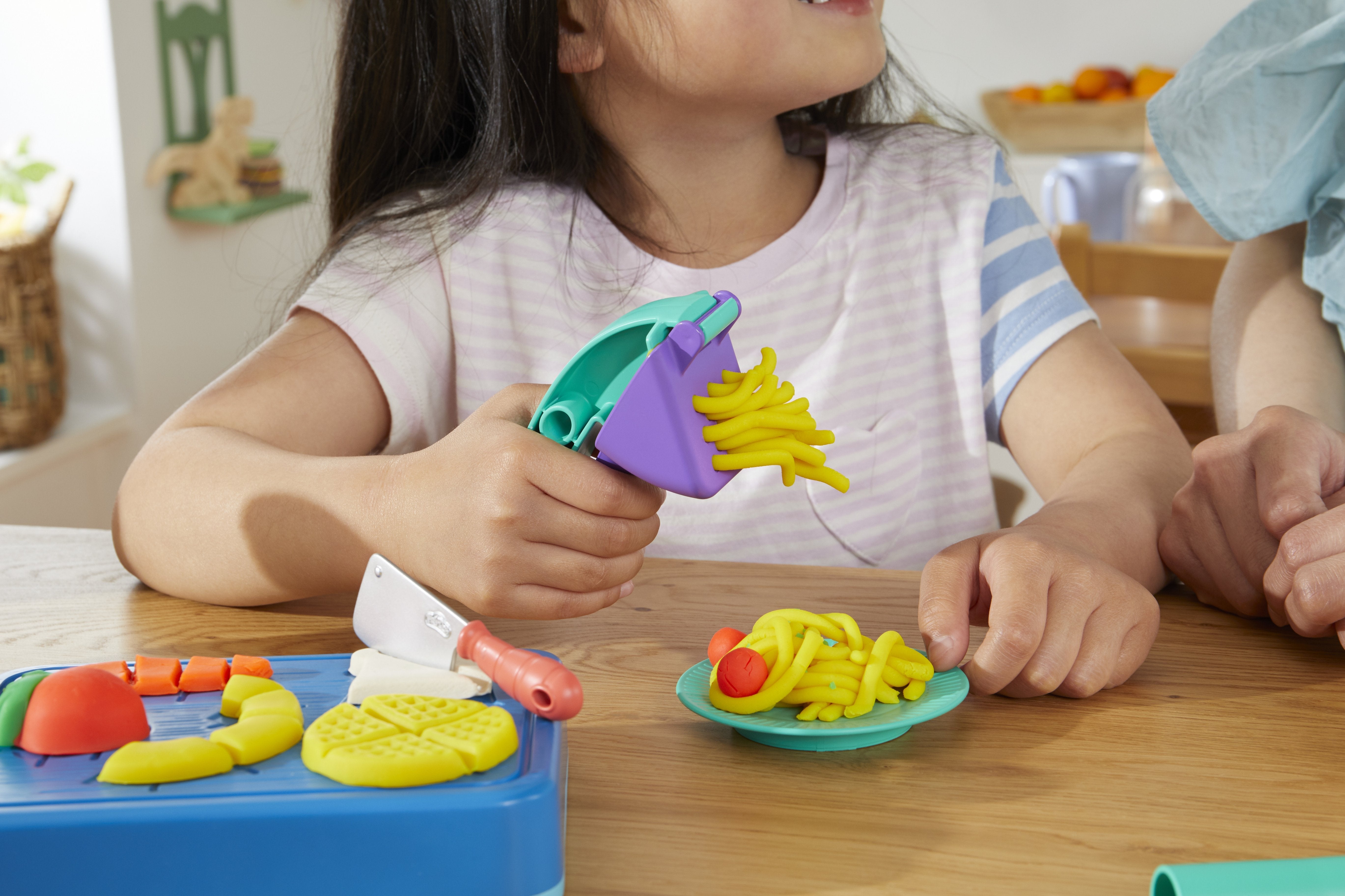Hasbro Play-Doh Little Chef Starter Kit, Amasar F69045l0