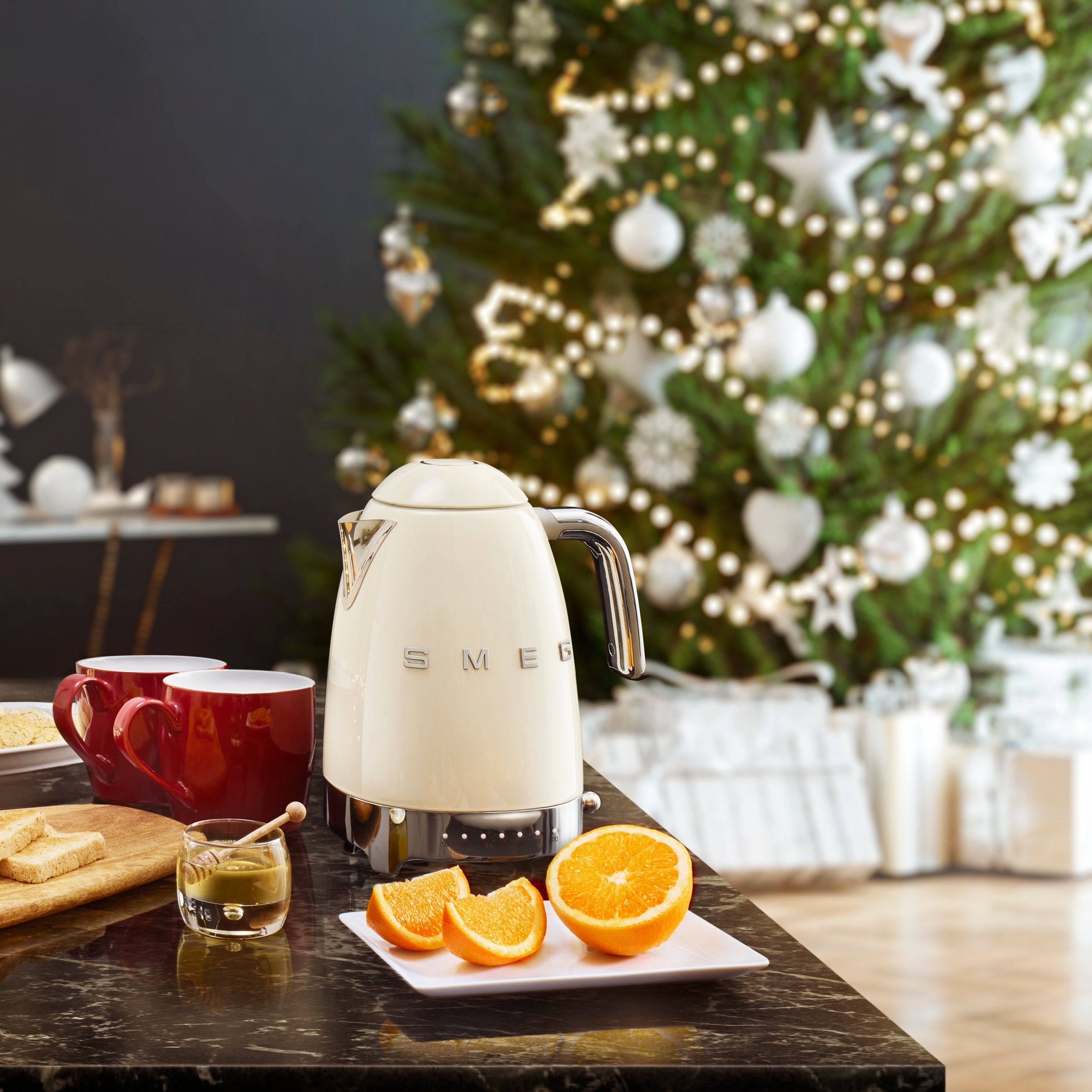 EAN 8017709227852 - Smeg KLF03CREU tetera eléctrica 1,7 L 2400 W Crema de color imagen 11