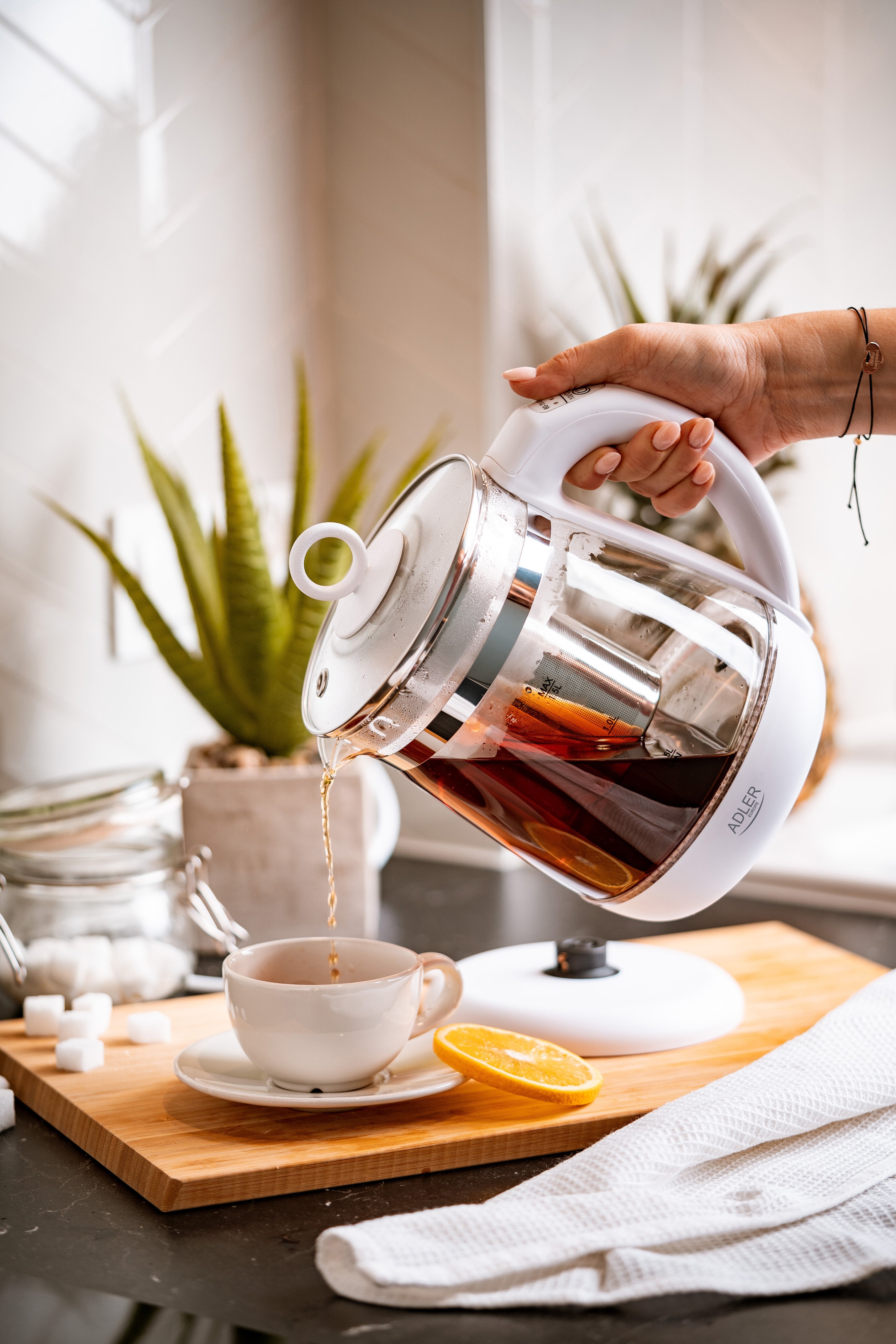 EAN 5903887804615 - Adler AD 1299 tetera eléctrica 1,5 L 1850 W Blanco imagen 2