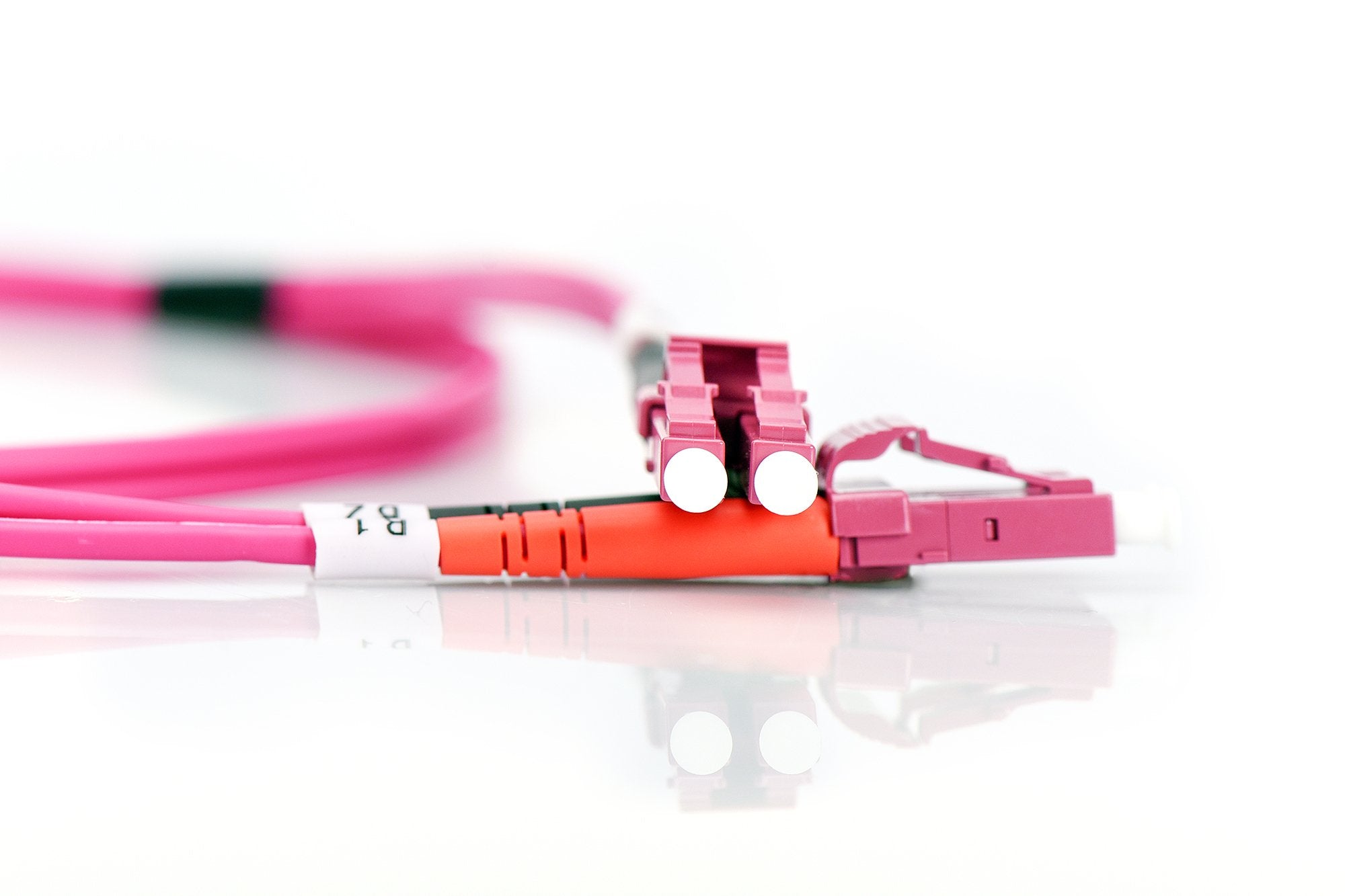 EAN 4016032308812 - Digitus DK-2533-03-4 Cable de fibra óptica e InfiniBand 3 m I-VH Violeta imagen 5