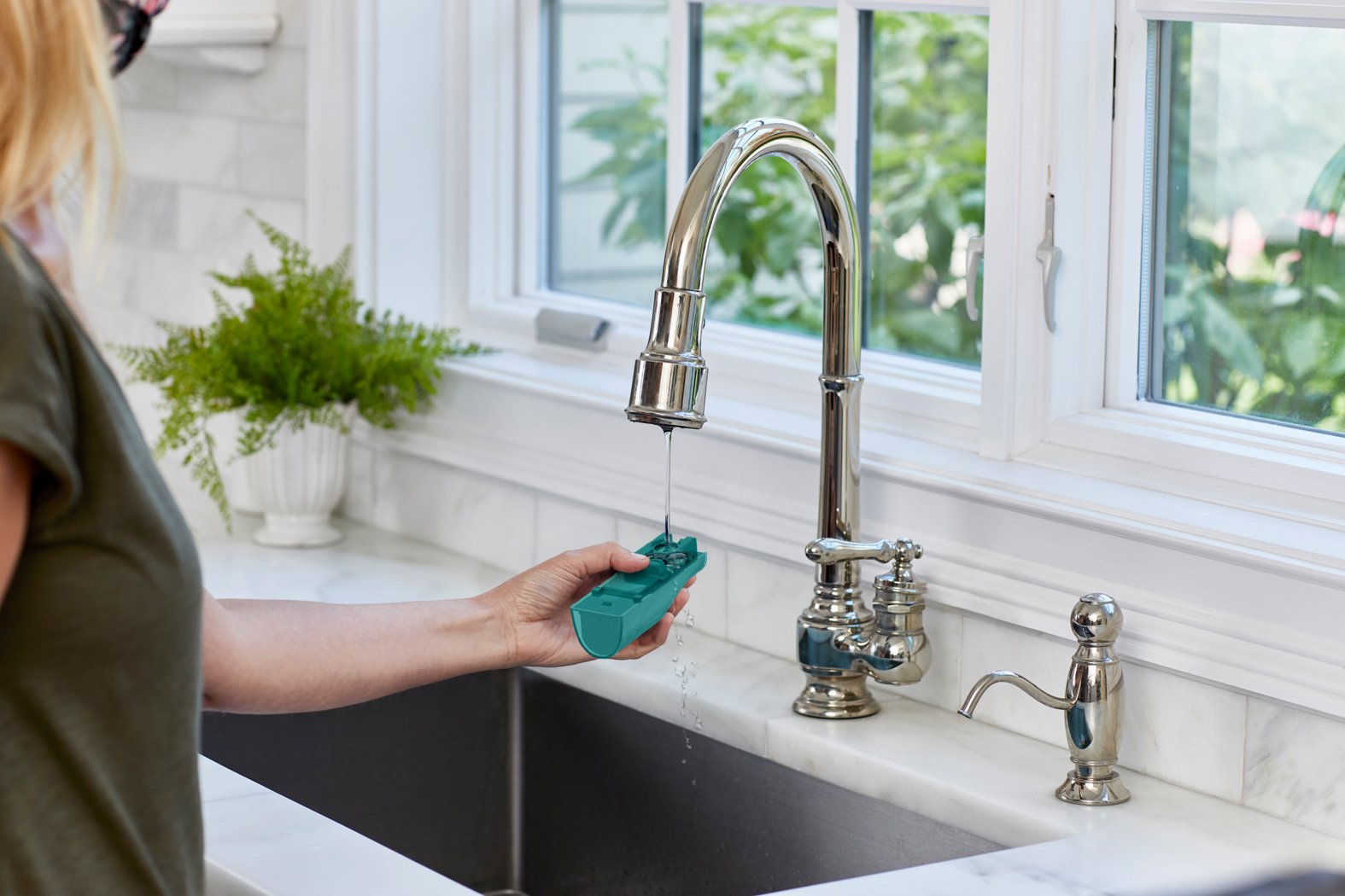 Vaporizador De Ropa Portátil Tefal Dt2026e1 Pure Pop, Potencia 1300 W, Depósito De Agua 0,07 L, Color Verde