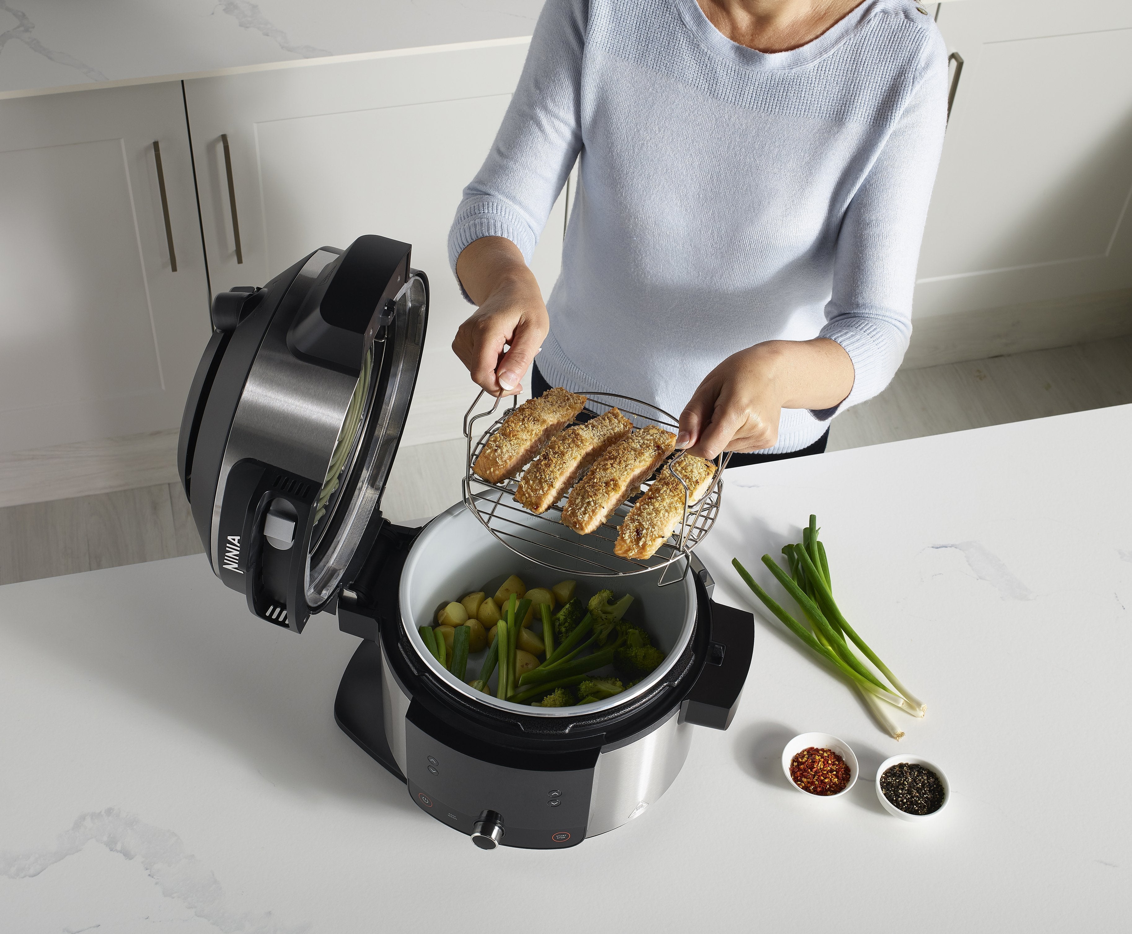EAN 0622356249959 - Ninja OL550EU olla multi-cocción 6 L 1460 W Negro, Acero inoxidable imagen 7