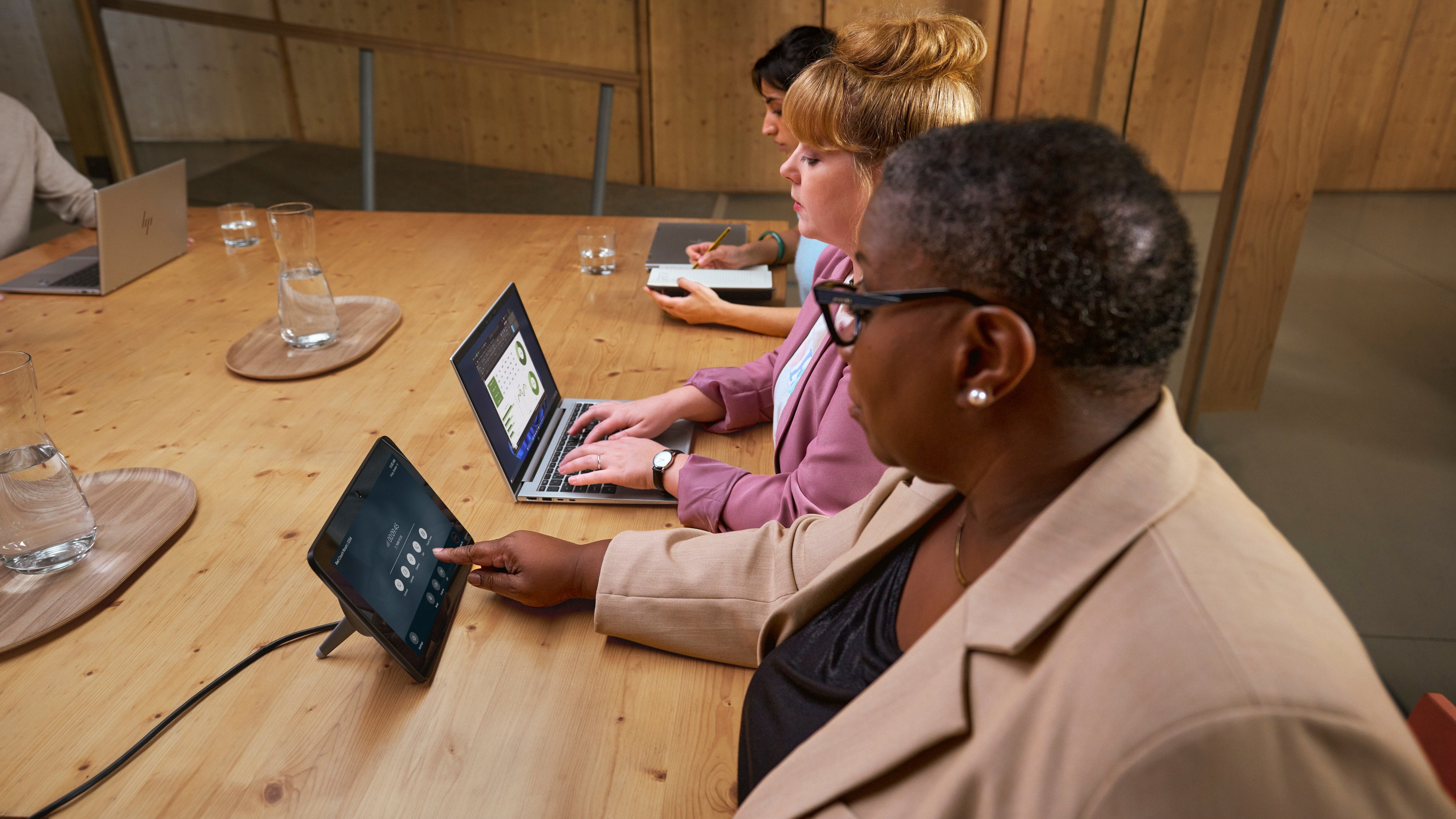 EAN 196548579136 - HP EliteBook 1040 14 G10 Intel® Core™ i5 i5-1335U Portátil 35,6 cm (14") WUXGA 16 GB DDR5-SDRAM 512 GB SSD imagen 14