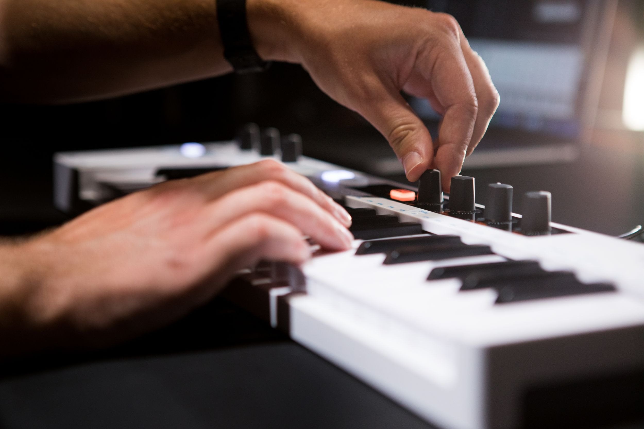 EAN 3760033531540 - Arturia KeyStep 37 teclado MIDI 37 llaves USB Blanco imagen 7