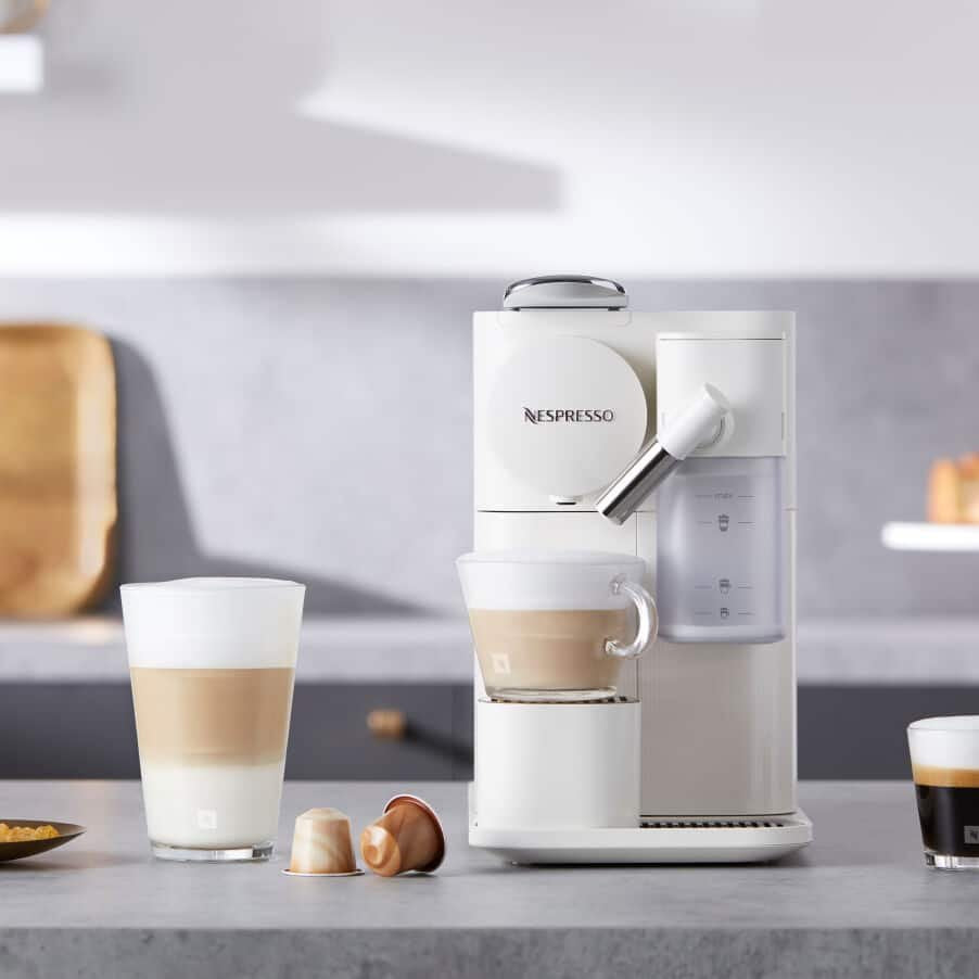 Cafetera Automática De Cápsulas Nespresso De'Longhi Lattissima One En510.W - Blanca