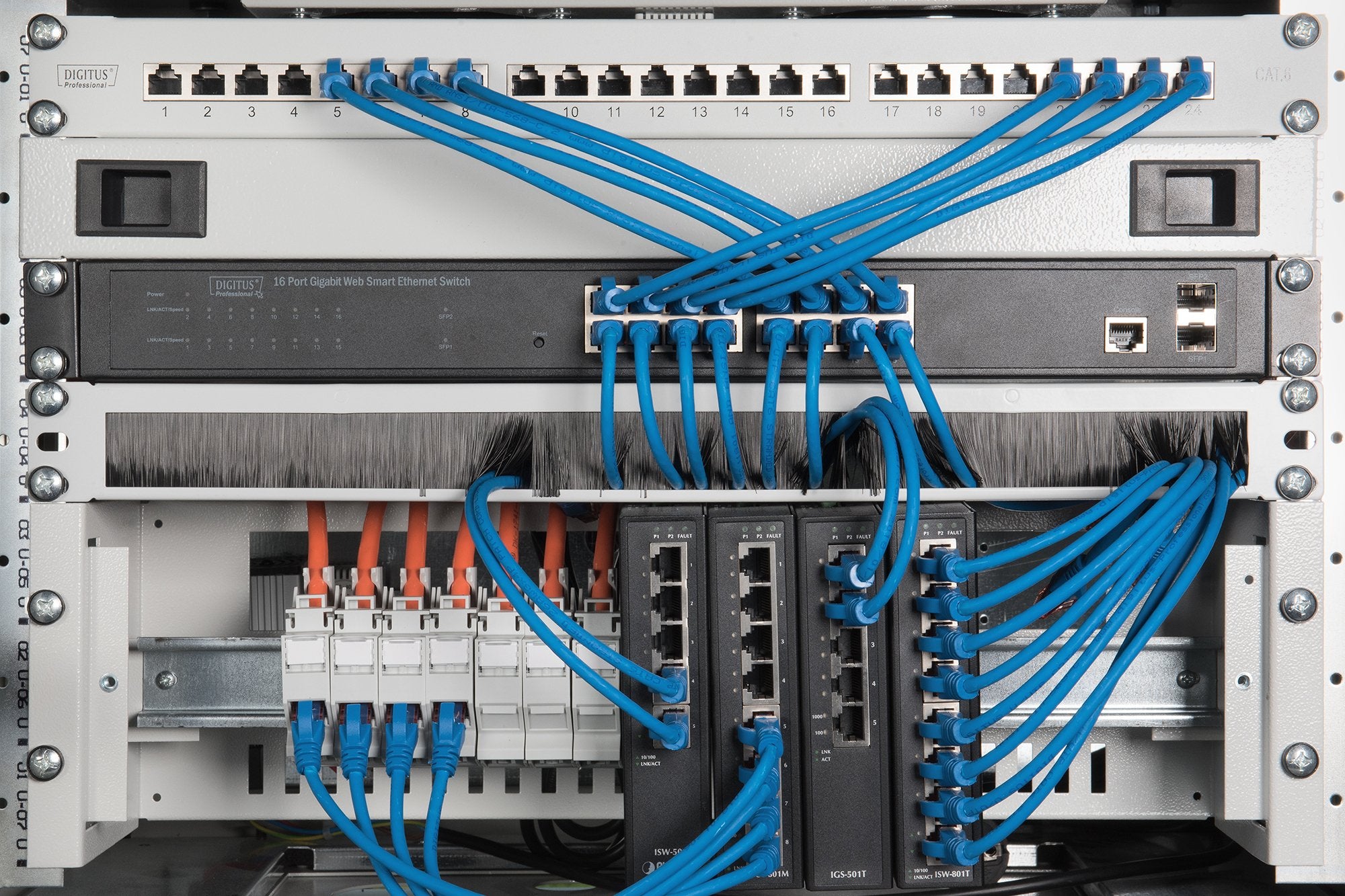 EAN 4016032447870 - Digitus DN-19-DIN-3U accesorio de bastidor Carril de rack imagen 3
