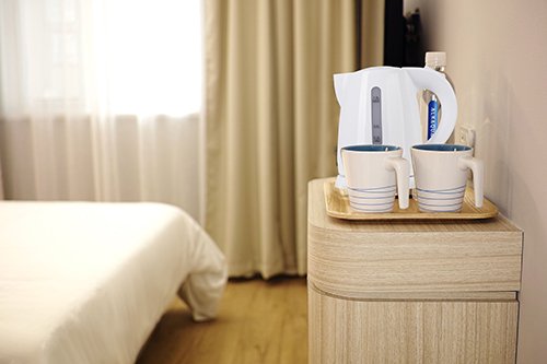 Hervidor De Agua Adler Ad 1272 Tetera Eléctrica 1 L Avellana, Blanco 1600 W