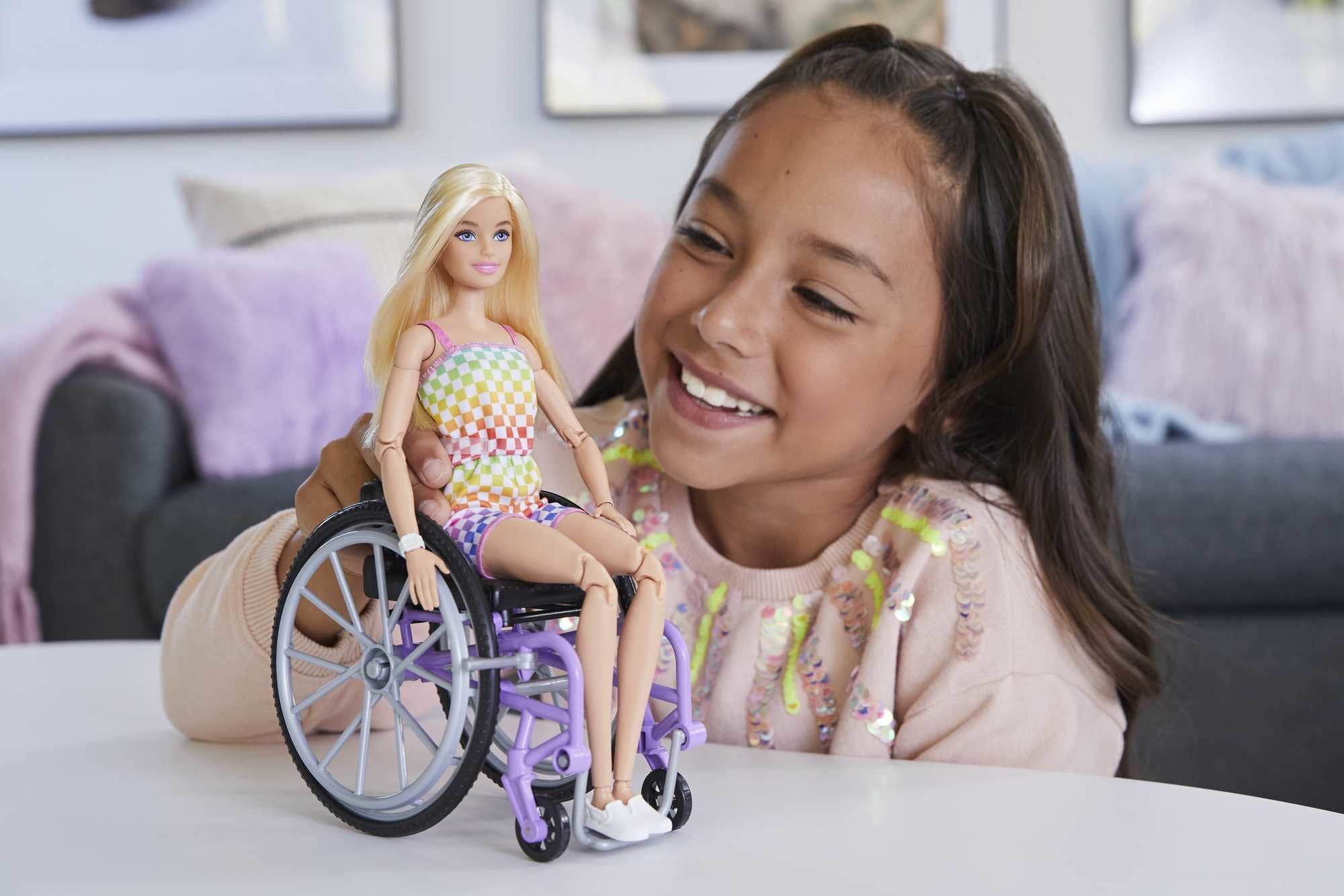 EAN 194735094127 - Barbie Fashionistas HJT13 muñeca imagen 3