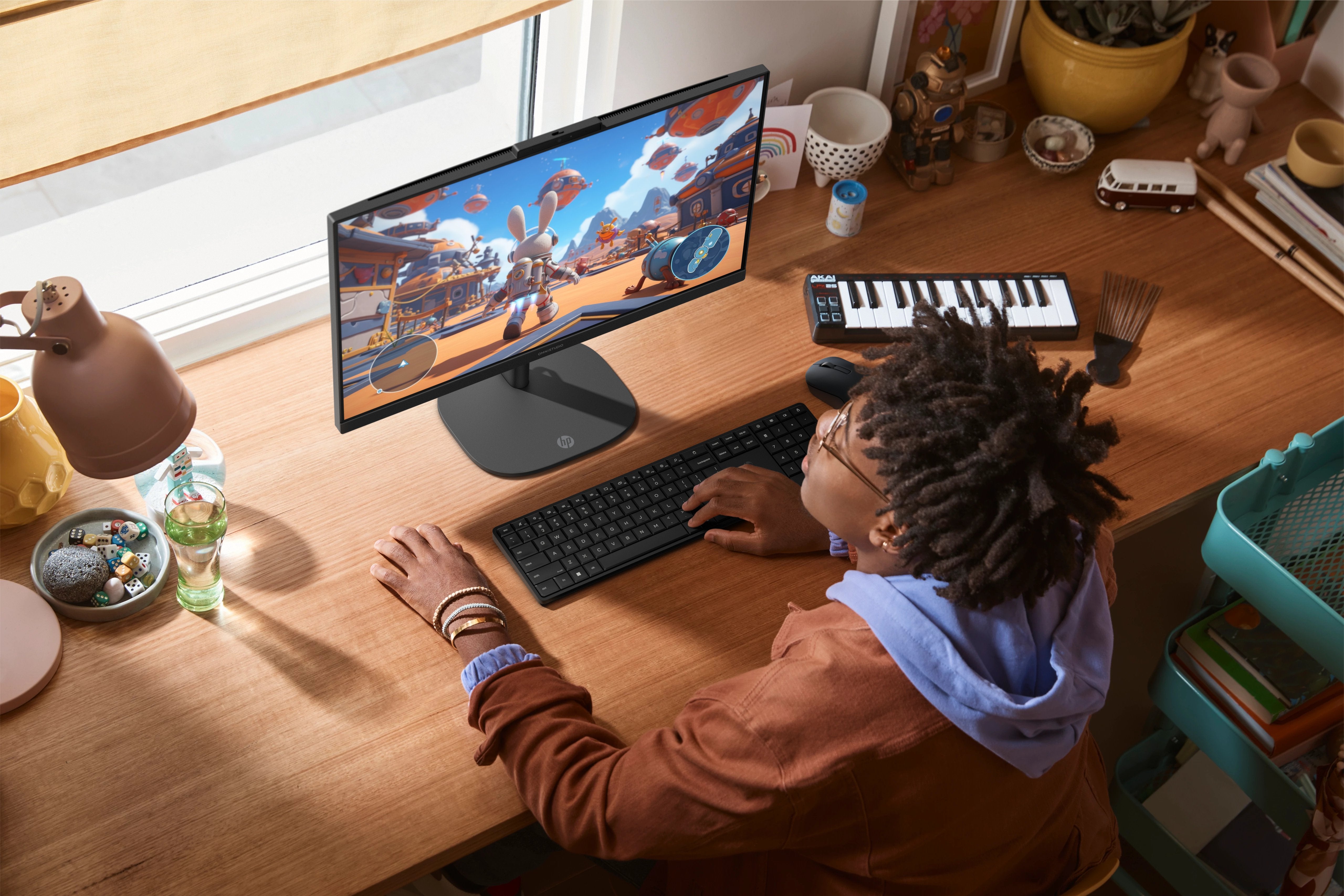 EAN 0199896764858 - HP OmniStudio All-in-One Desktop 24-cu0039ns PC Intel Core 5 120U 60,5 cm (23.8") 1920 x 1080 Pixeles 16 imagen 8