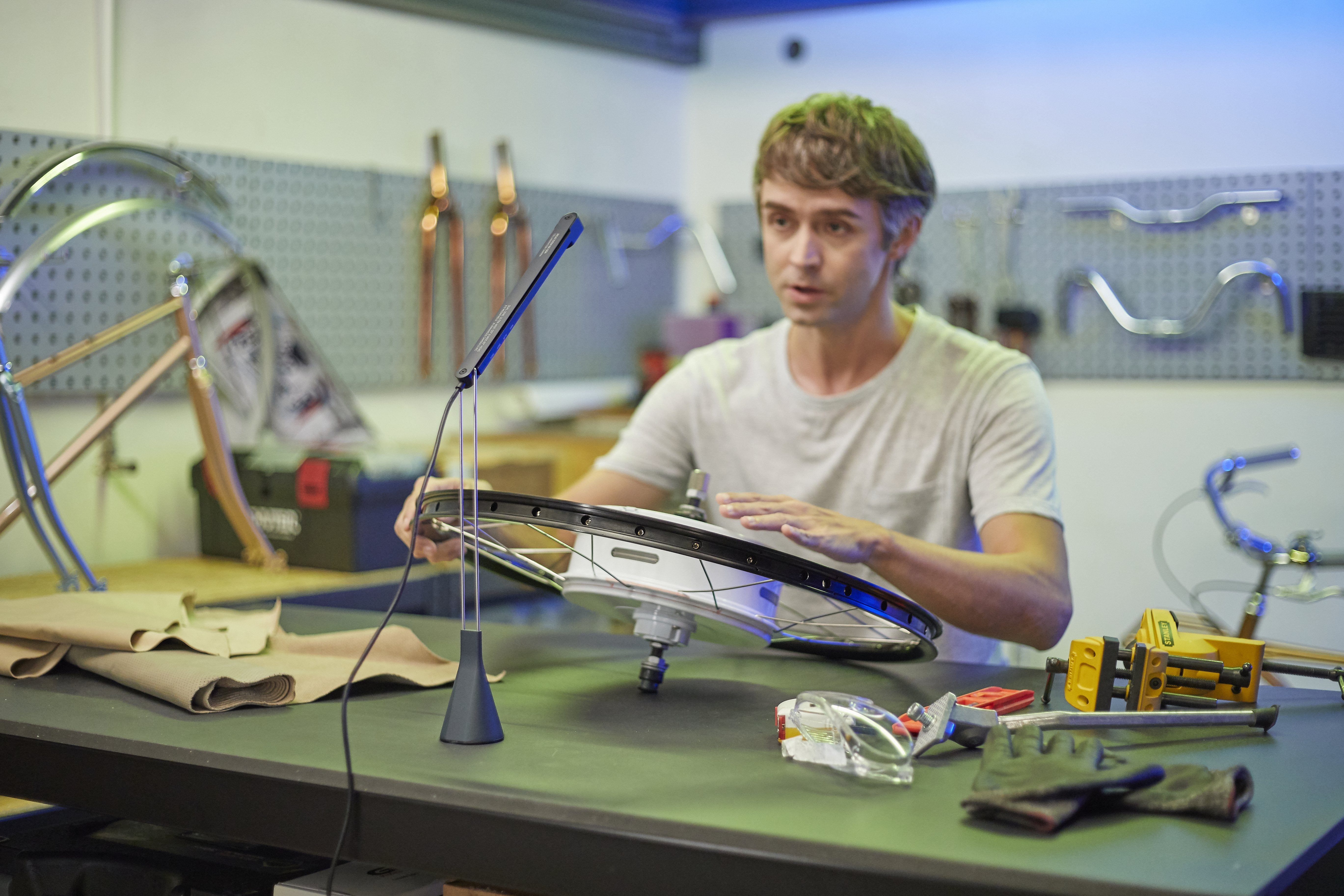 EAN 4712098410925 - IPEVO Camera 5-904-B-08-00 TOTEM 120 Multimodal Collaboration Retail 8 MP Negro imagen 14