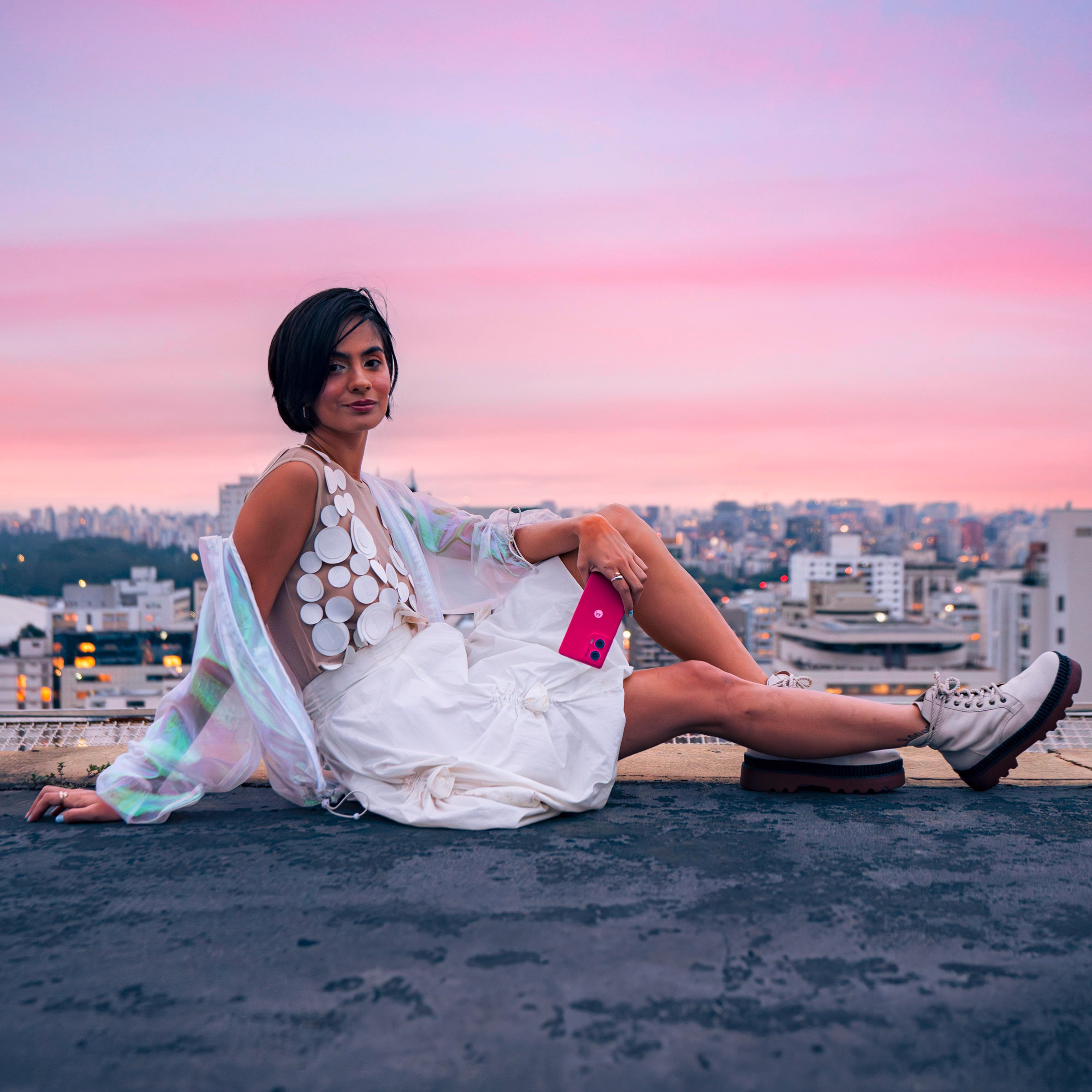 Smartphone Motorola Edge 50 Fusion 256gb, Rosa Intenso, Piel Sintética, Dual Sim, Android 14, 8 Gb Lpddr5 Pb3t0027fr