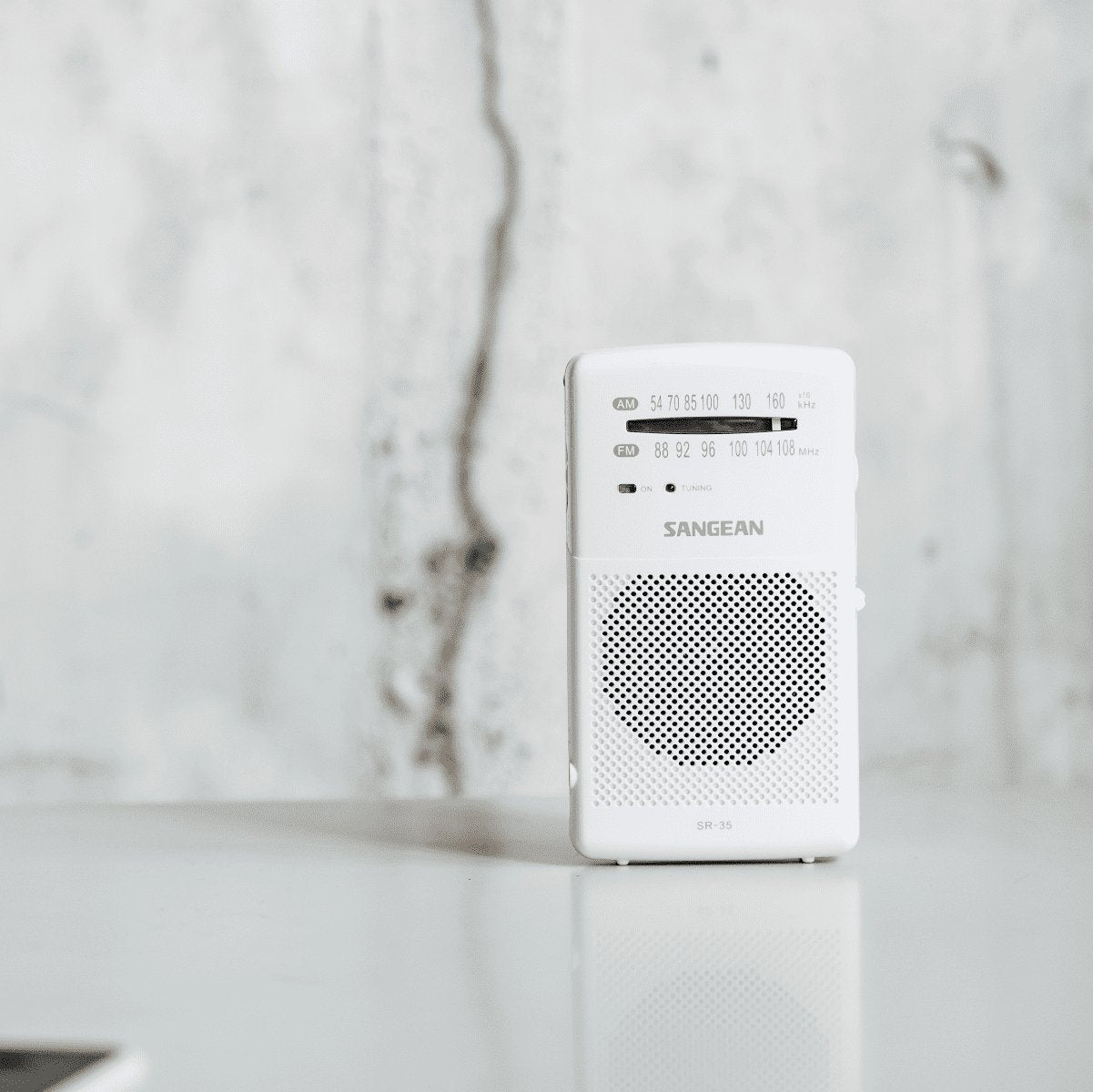 Sangean Sr-35 Blanco/ Radio De Bolsillo Fm/Am/Altavoz Integrado/Toma Auriculares