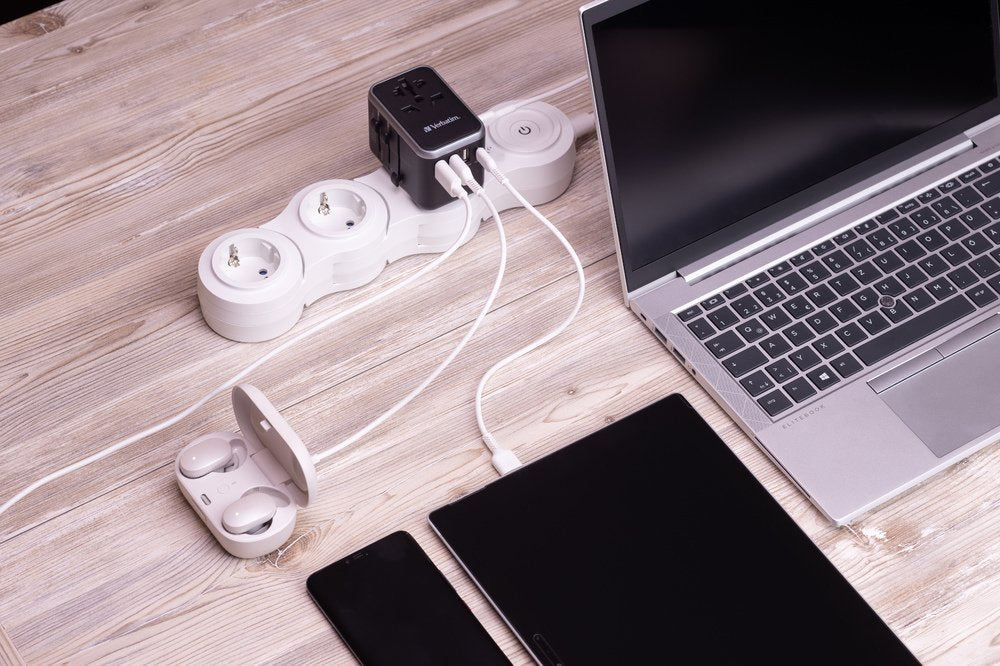 Verbatim Uta-04 Adaptador Con 1 Puerto Usb-C - 3 Puerto Usb-A - 1 Puerto Usb-C