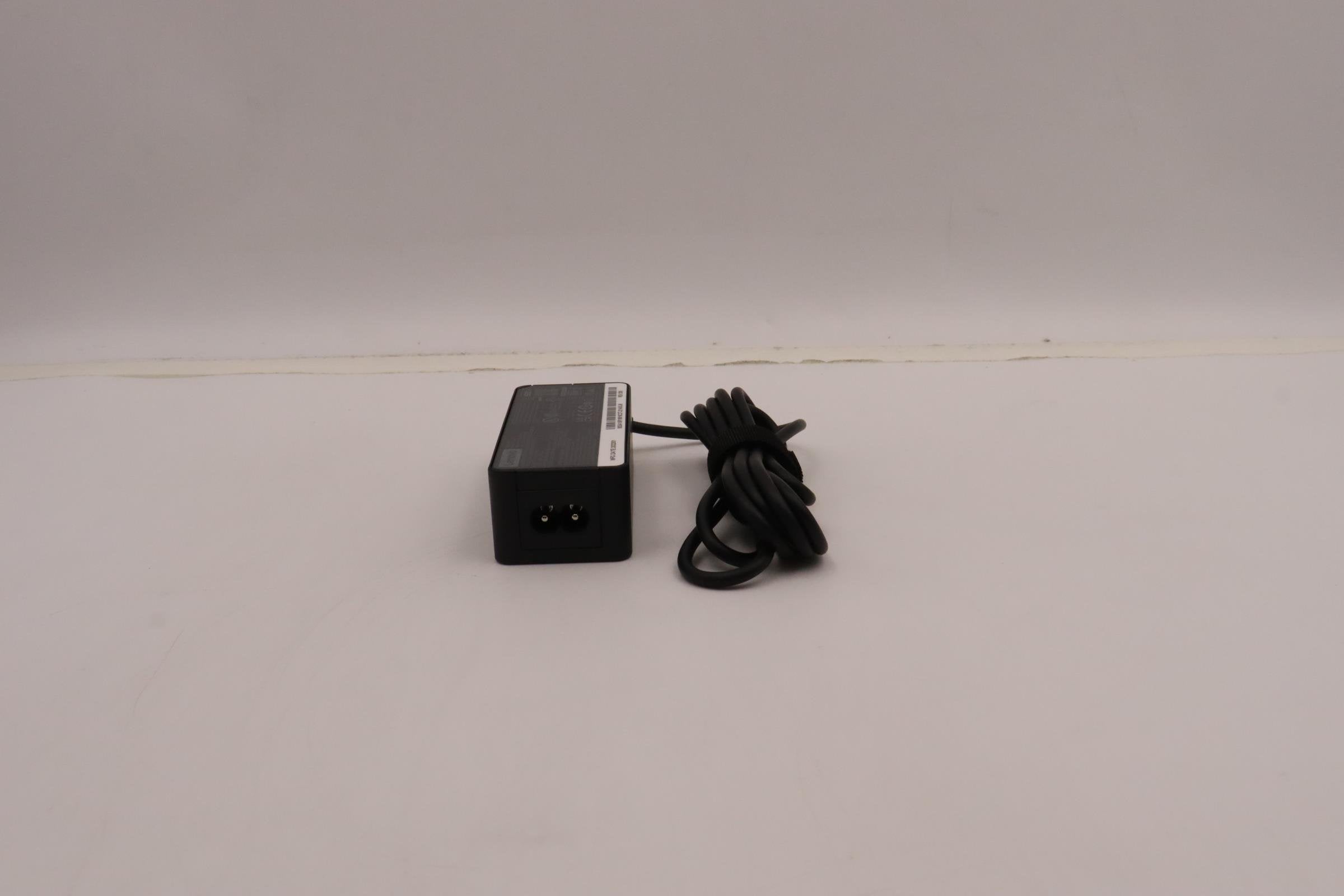 EAN 5715063427071 - Lenovo 5A10W86249 adaptador e inversor de corriente Interior 45 W Negro imagen 4