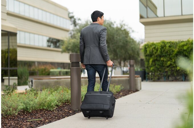 Kensington Contour 2.0 Business Laptop Roller 17inch