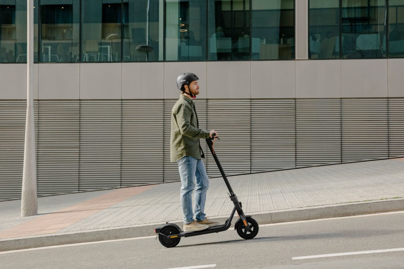 EAN 8720254406480 - Ninebot by Segway KickScooter F2 Pro E Negro 25 kmh imagen 7