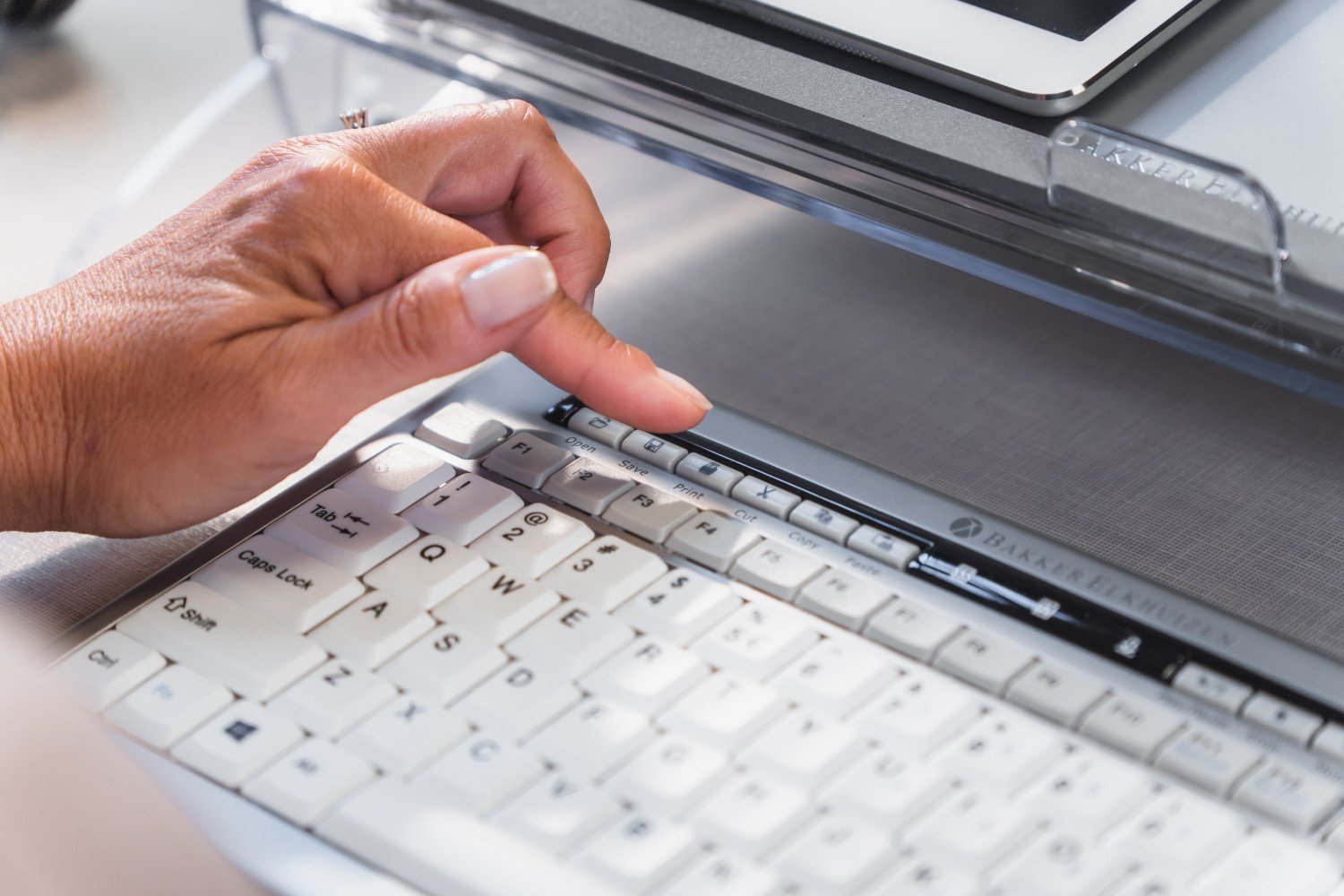 Bakkerelkhuizen S-Board 840 Teclado Usb Qwerty Inglés Gris