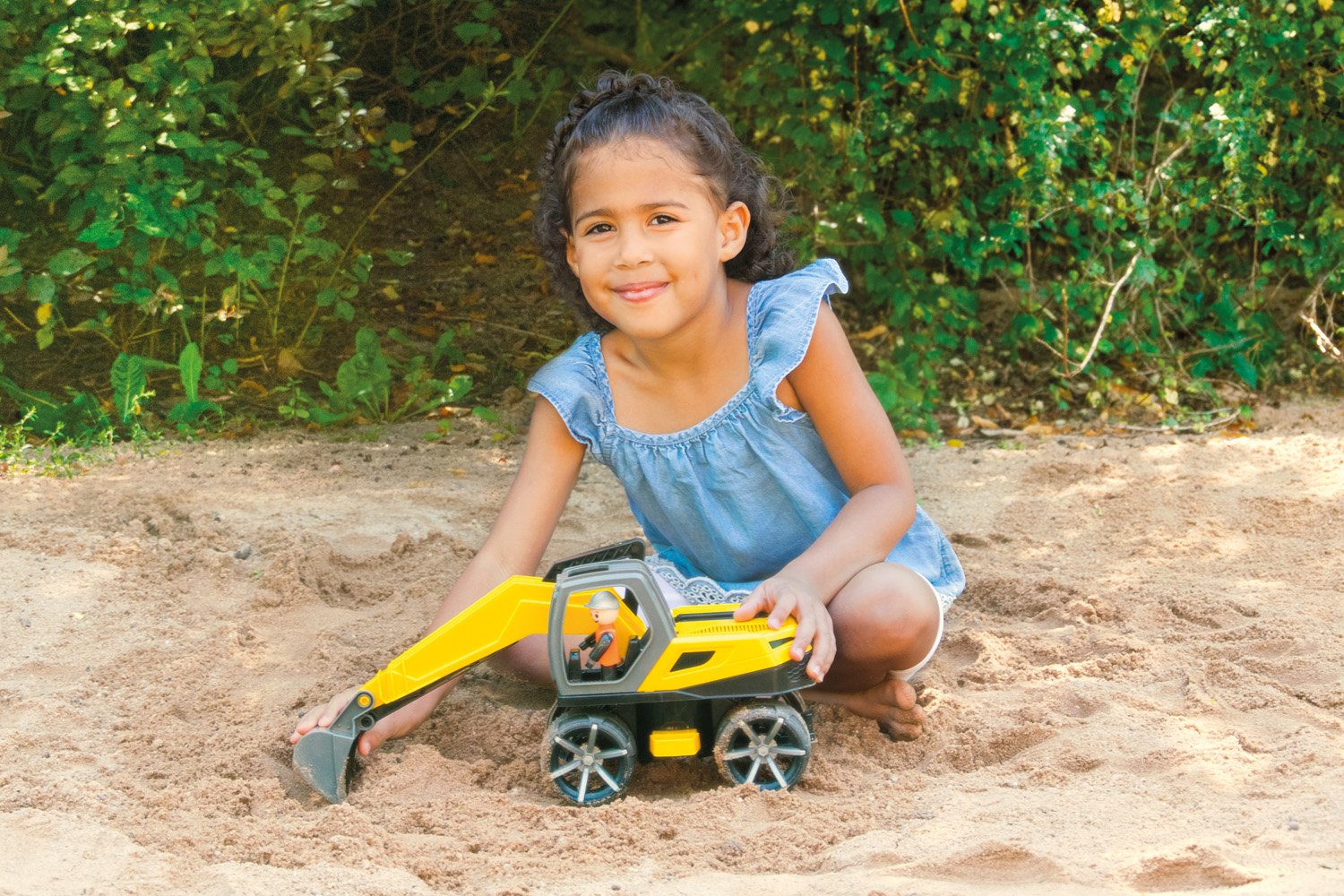 Lena Truxx2 Excavator Presenter