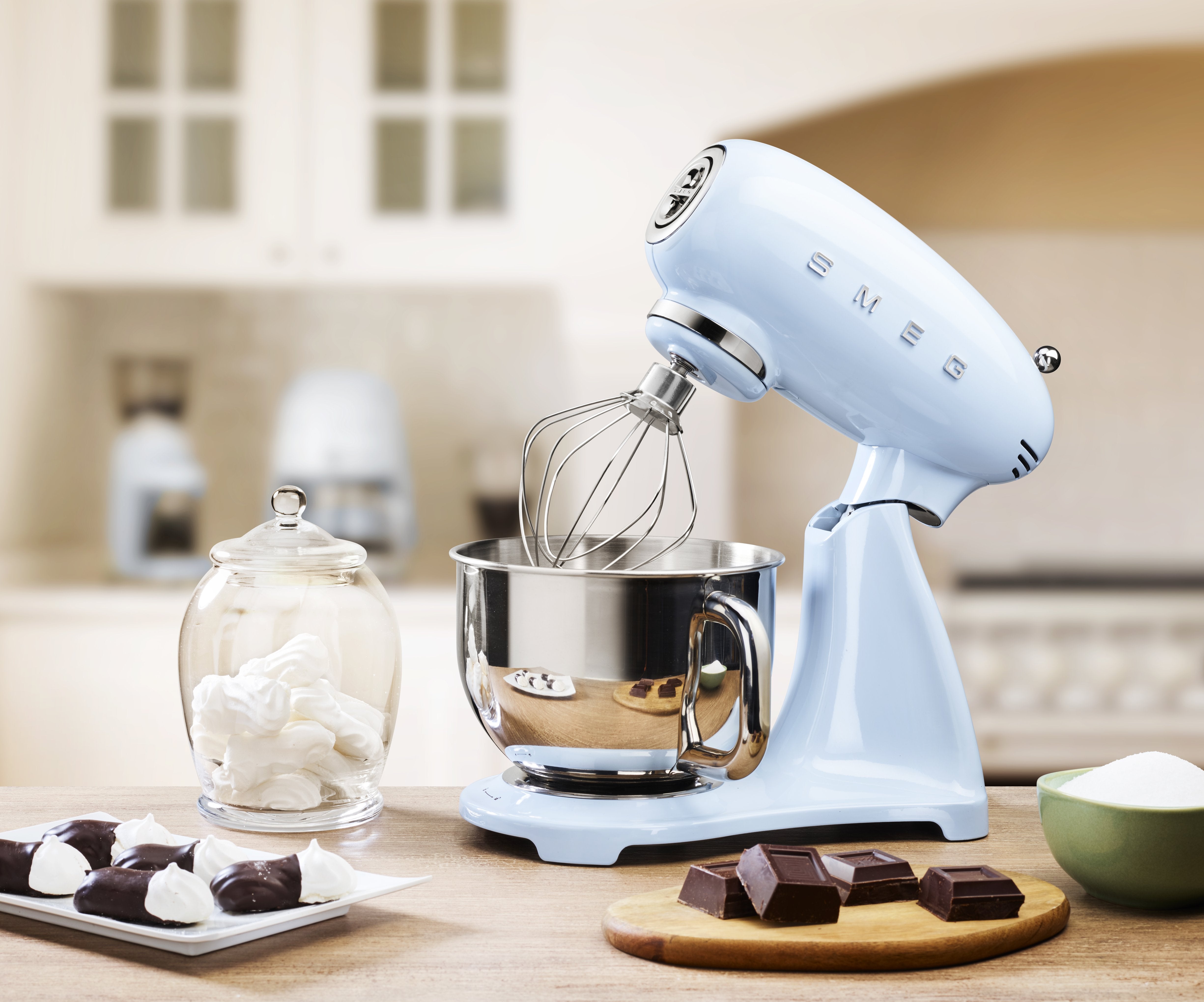 EAN 8017709311902 - Smeg SMF03PBEU batidora Batidora de varillas 800 W Azul imagen 7