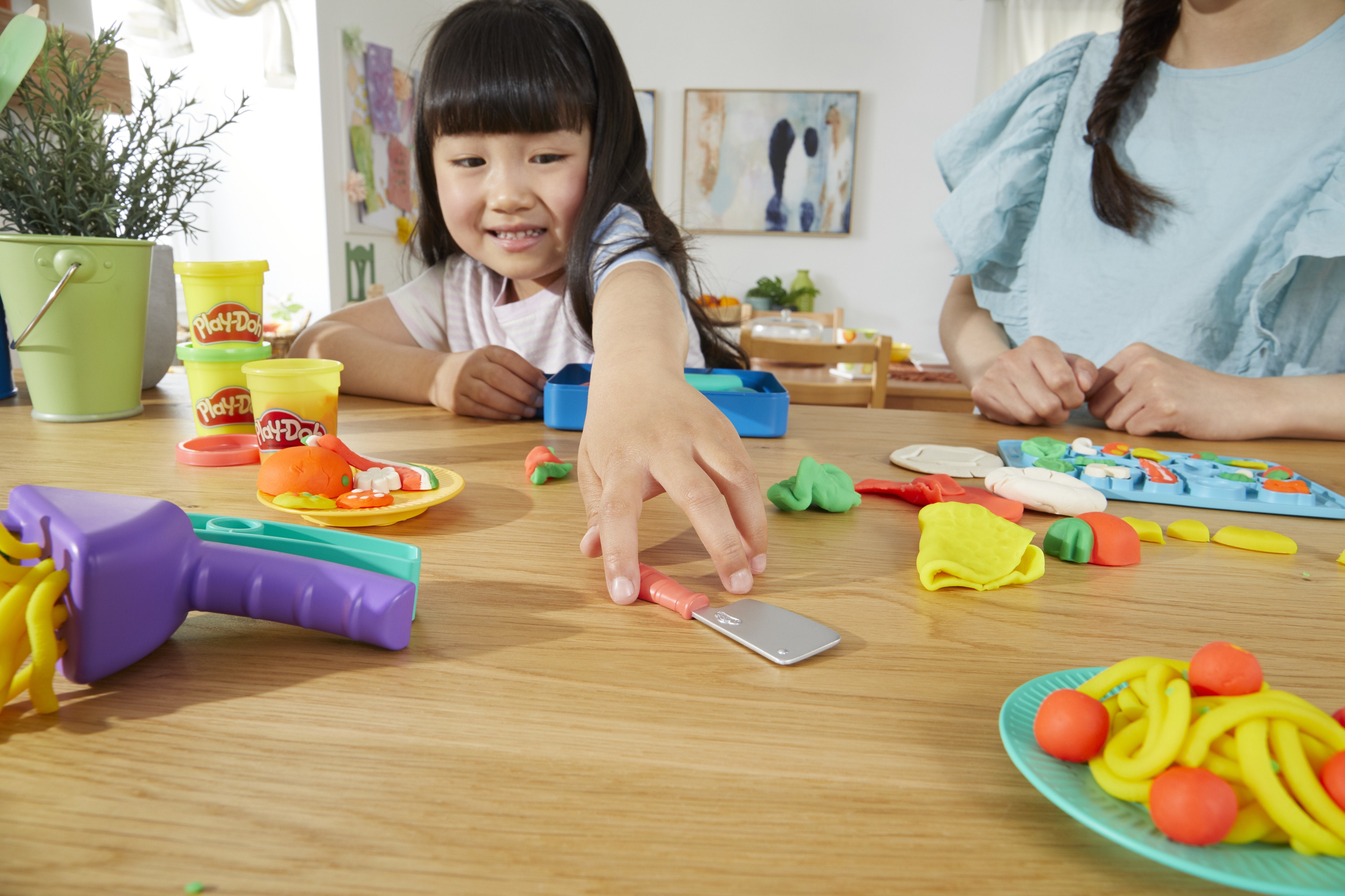 Hasbro Play-Doh Little Chef Starter Kit, Amasar F69045l0