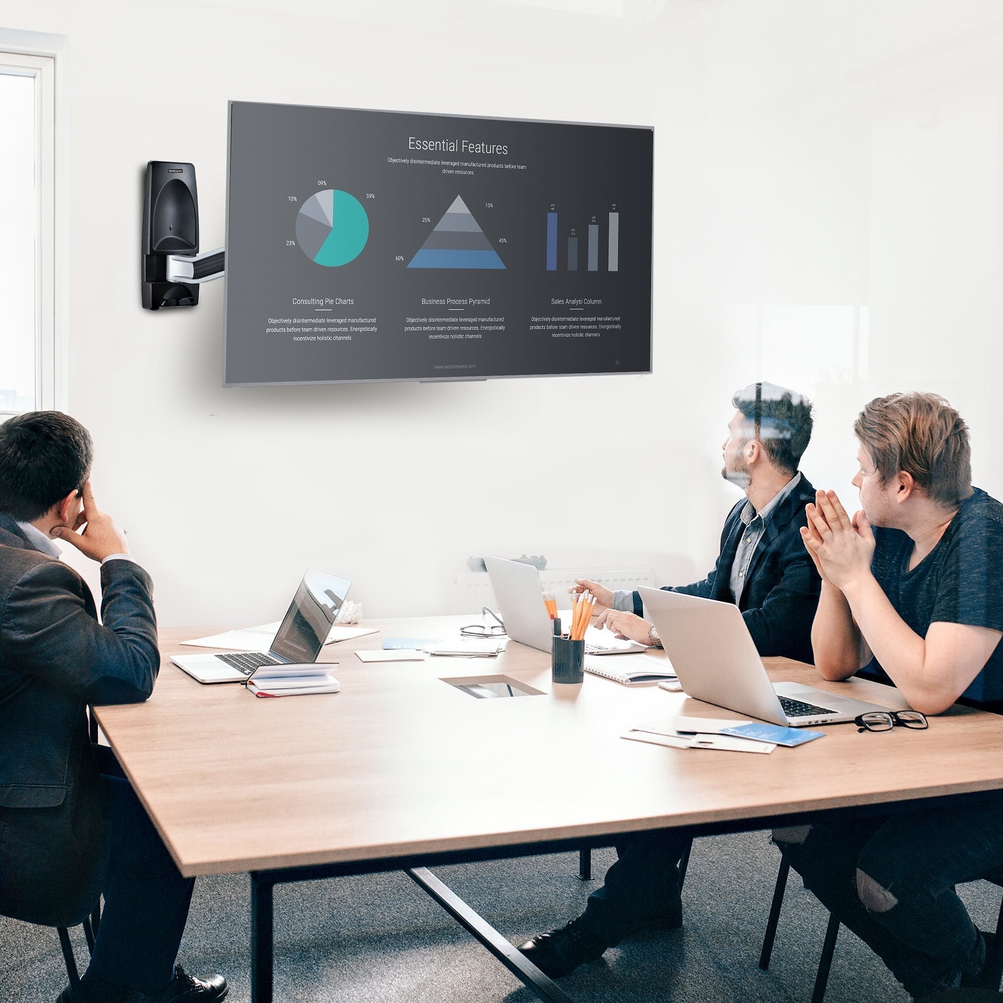 Startech.Com Soporte De Montaje Articulado De Pared Para Televisores - Soporte Vesa De Pared - Soporta Tv Plano O Curvos De 65 O 45kg - Perfil Bajo Retraible - De Esquina