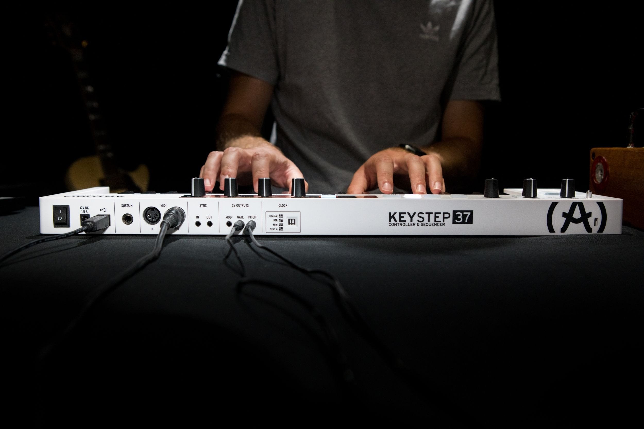 EAN 3760033531540 - Arturia KeyStep 37 teclado MIDI 37 llaves USB Blanco imagen 5
