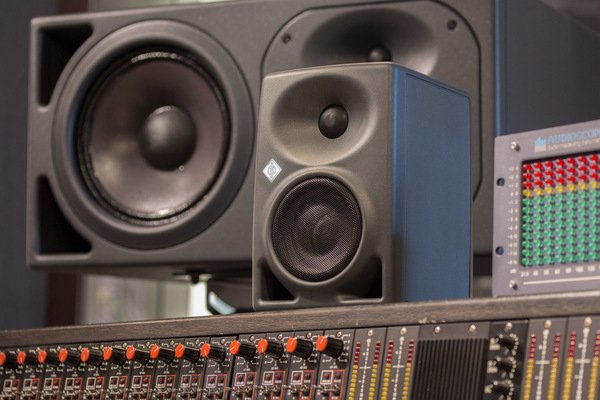 Neumann Kh 80 Dsp A G - Monitor De Estudio Activo De 2 Vías (4«+1»)