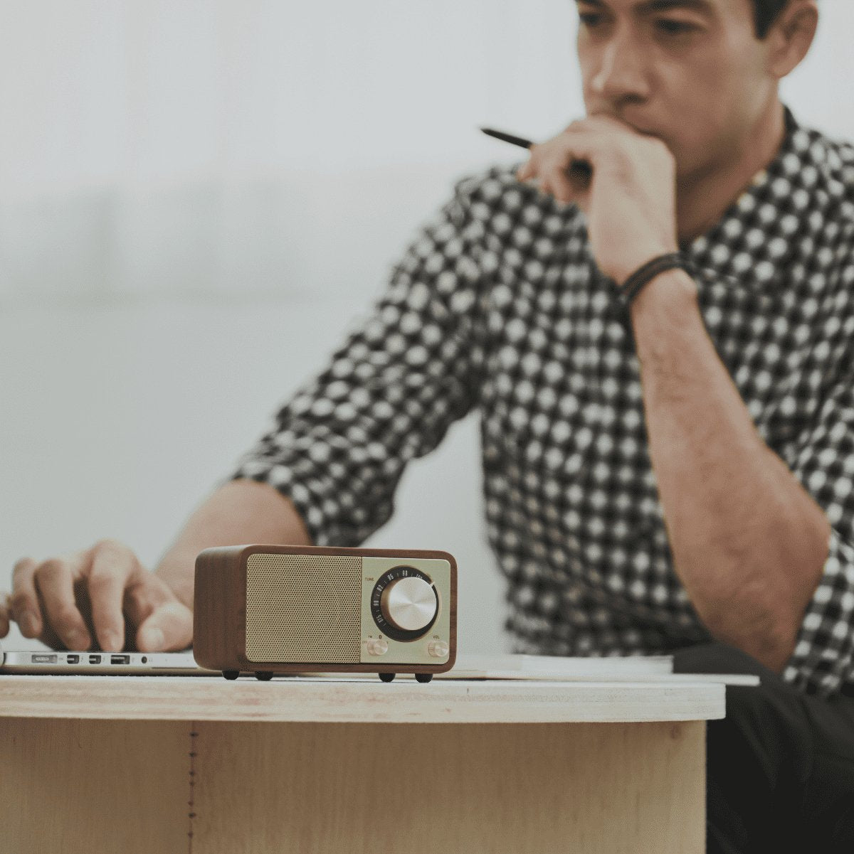 Sangean Wr-7 Cerezo Radio Analógica Sobremesa Fm Bluetooth Batería Li-Ion Recargable