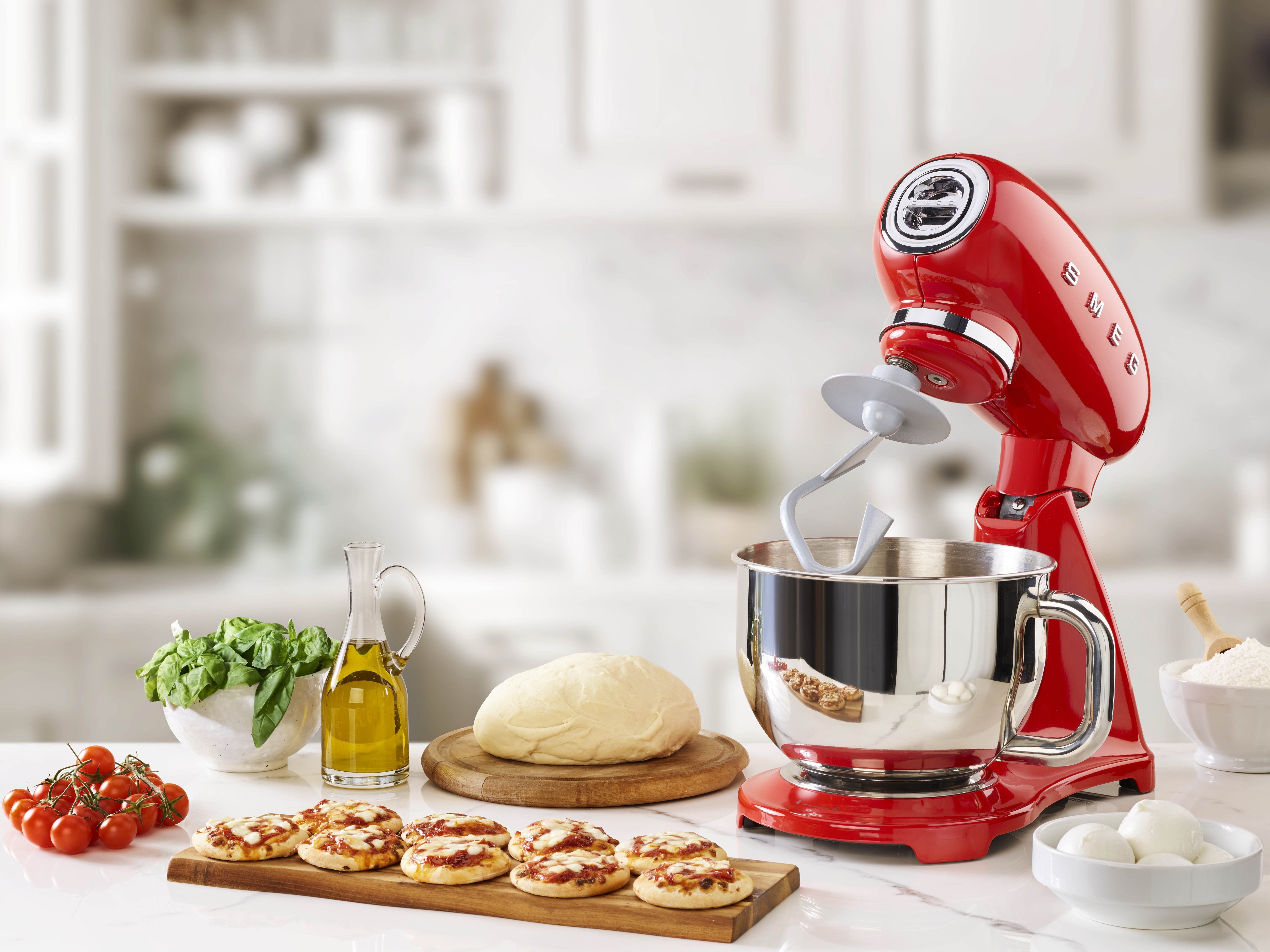 EAN 8017709269203 - Smeg SMF03RDEU batidora Batidora de varillas 800 W Rojo imagen 24