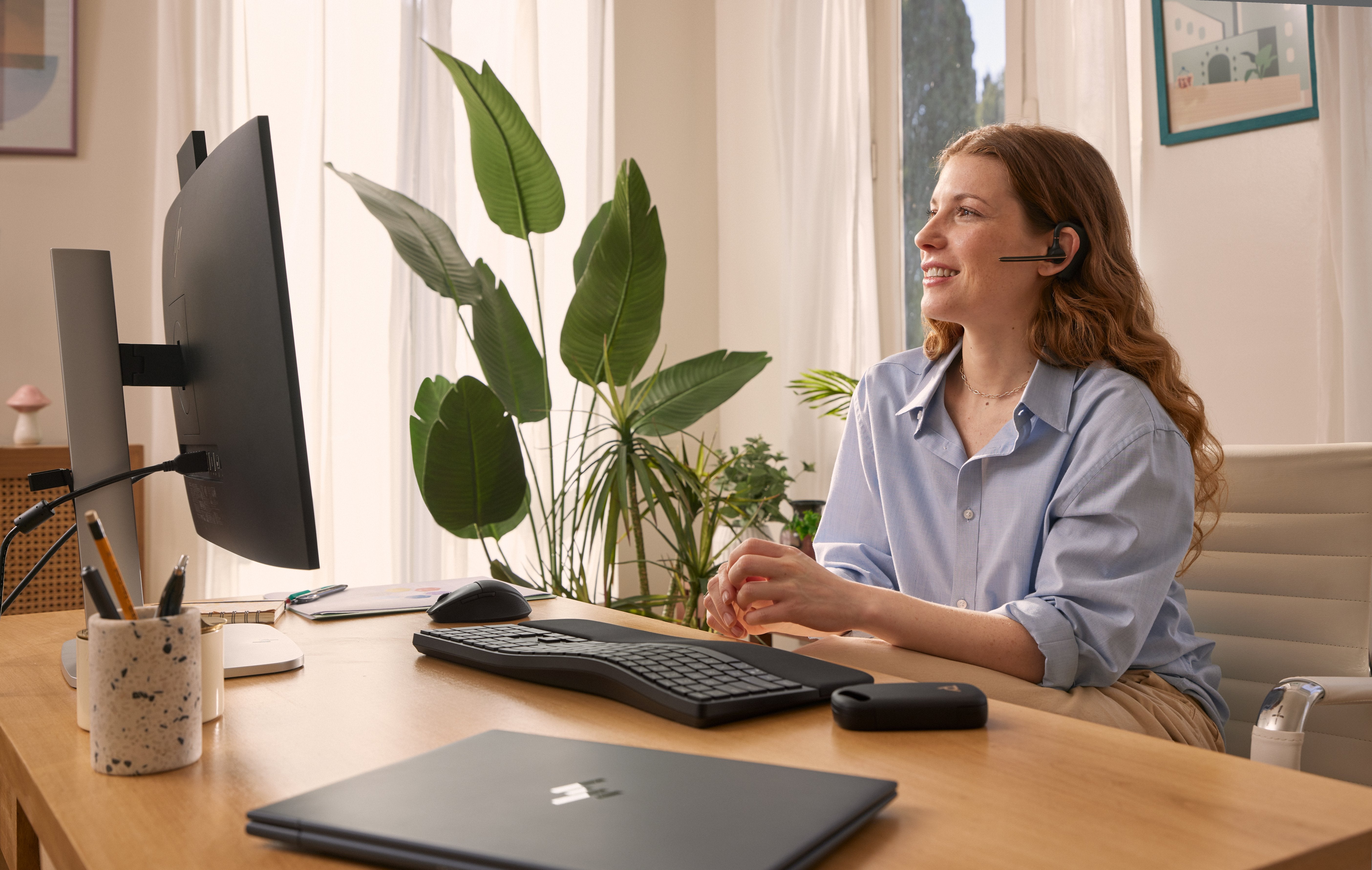 EAN 198701663249 - Poly Voyager Legend 50-M Headset UC Inalámbrico Dentro de oído Business/Everyday USB Type-C / USB Type-A B imagen 4