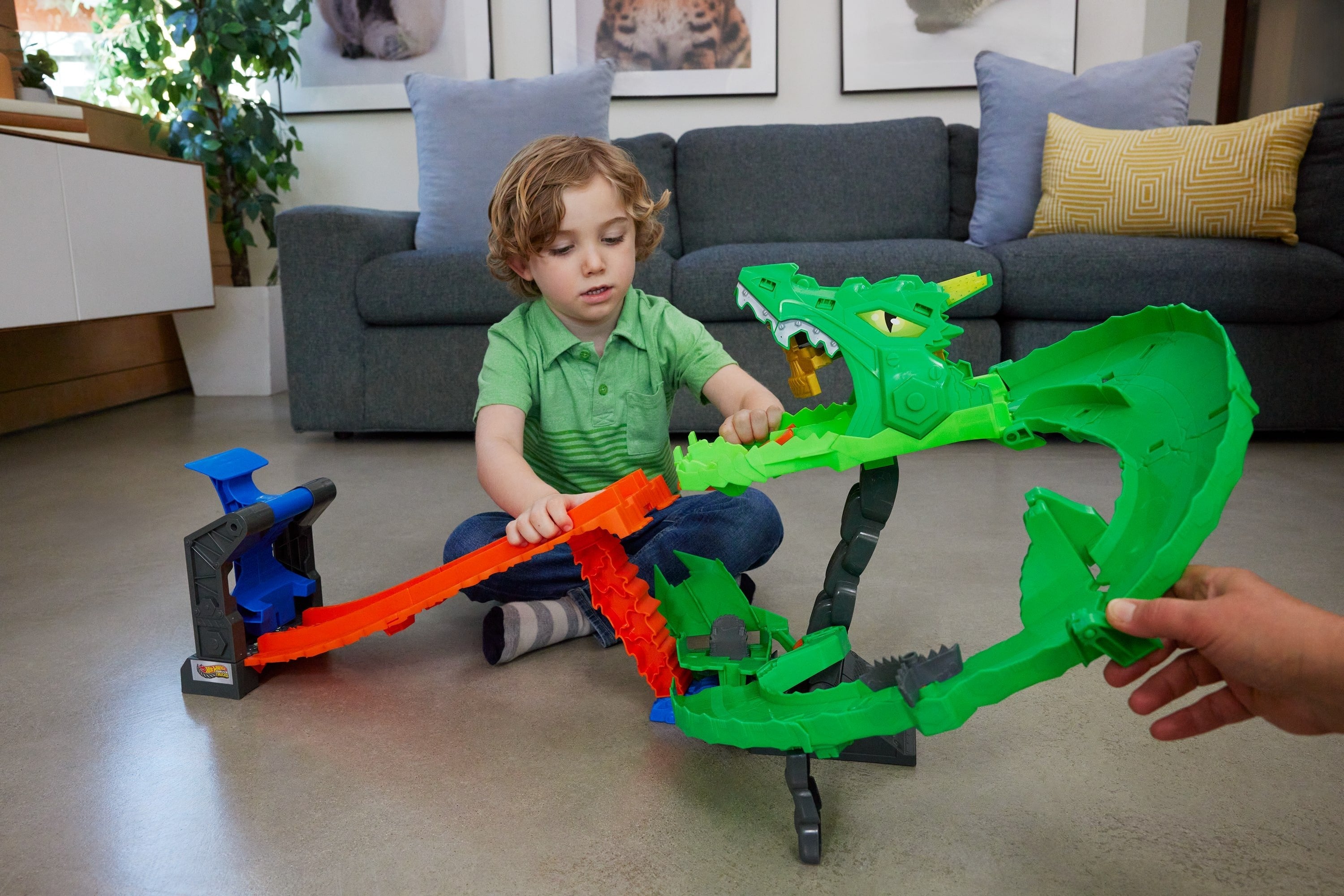 EAN 0194735303748 - Hot Wheels Monster Trucks JFR06 vehículo de juguete imagen 2