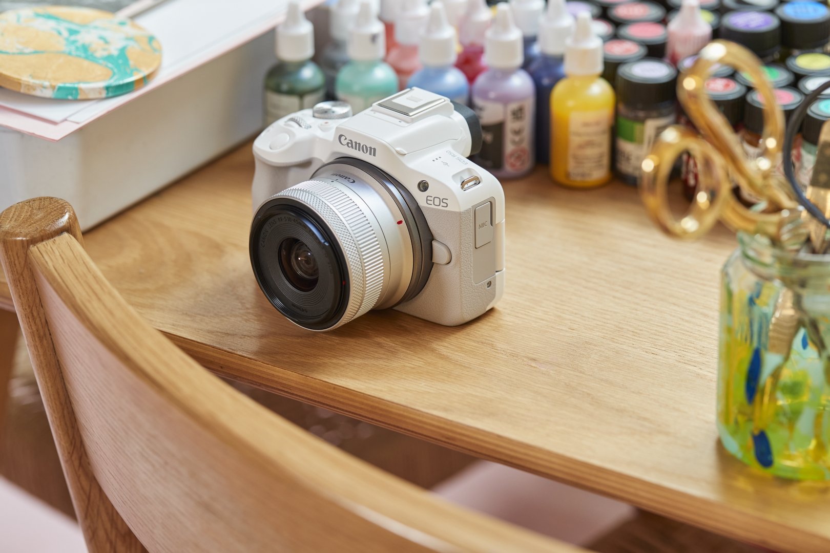EAN 4549292205282 - Canon EOS R50, White + RF-S 18-45mm F4.5-6.3 IS STM Kit MILC 24,2 MP CMOS 6000 x 4000 Pixeles Blanco imagen 14
