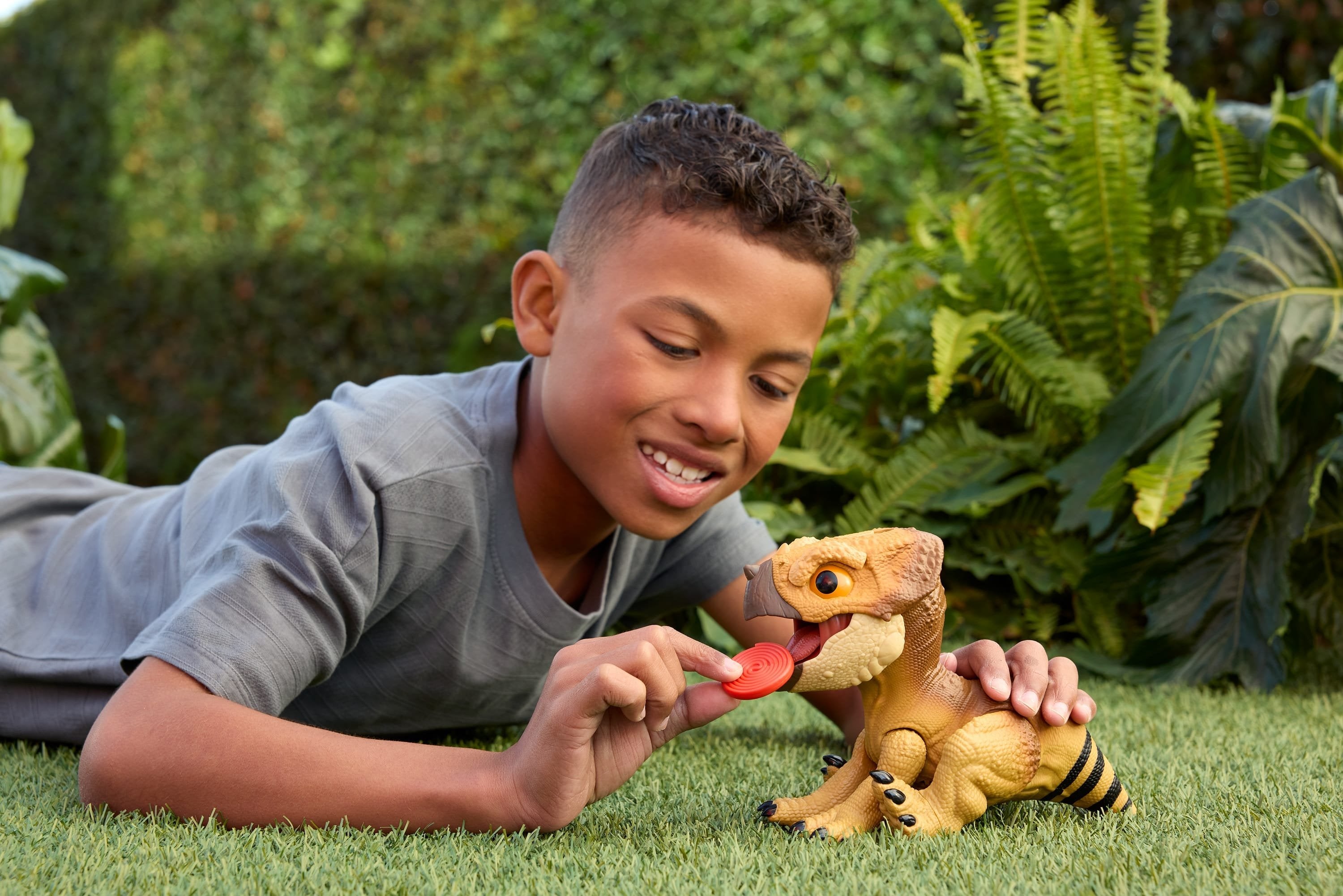 Mattel Jurassic World: The Rebirth - Primal Protector Aquilops Dolores, Personaje Jgc01