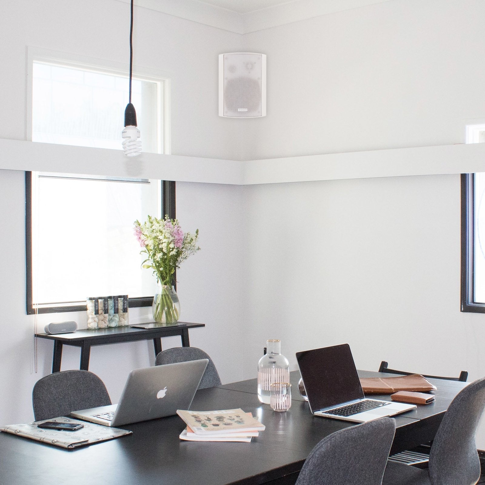 Tooq Altavoces Autoamplificados De Pared 60w - Control De Volumen, Agudos Y Bajos - Soporte Giratorio 180º - Color