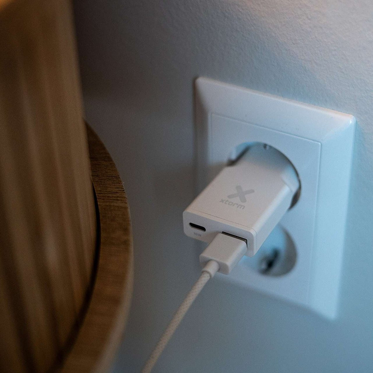 Cargador Usb De Viaje/Pared 33w Go2 Slimline Type-C/Usb Blanco Xtorm Salida Usb-C Pd/ 33 W Salida Usb-A Quick Charge 3.0 / 18 W.