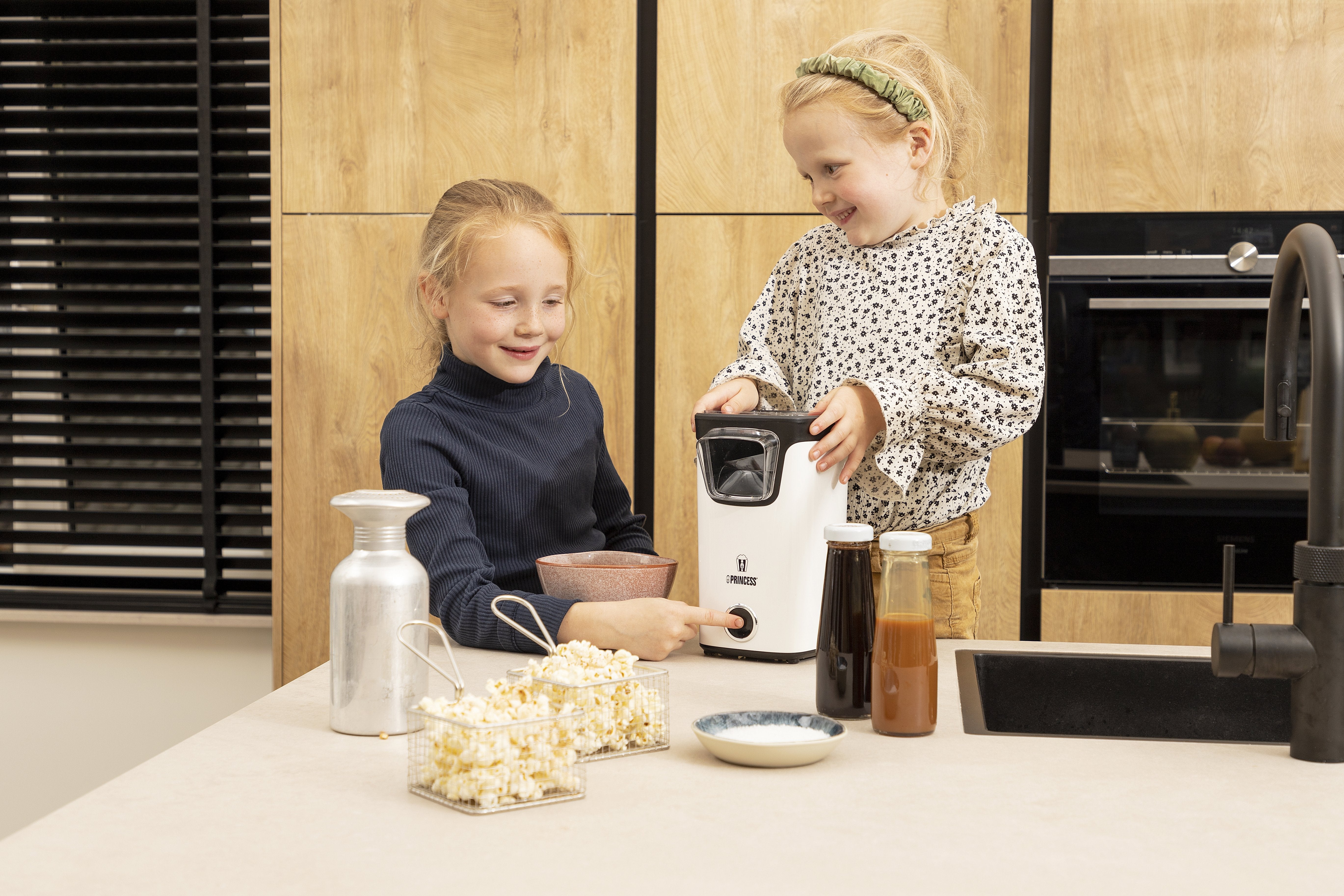 EAN 8713016076229 - Princess 292986 palomitas de maiz poppers Negro, Blanco 3 min 1100 W imagen 16