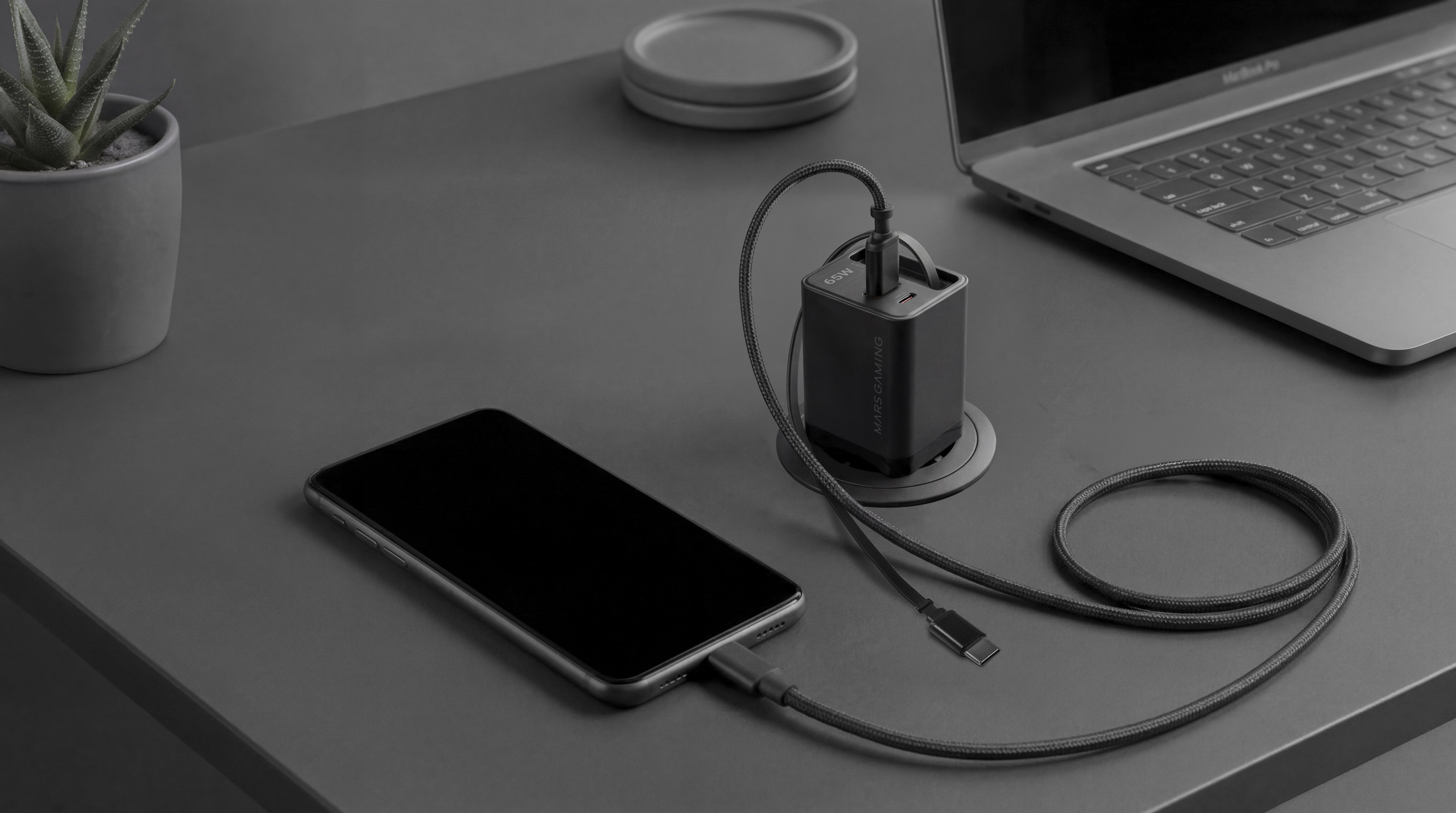 Cargador Usb Gan Mars Gaming Md-Gan65r 65w 1xusb-C 1xusb-A Cable Retractil Pd Color Negro