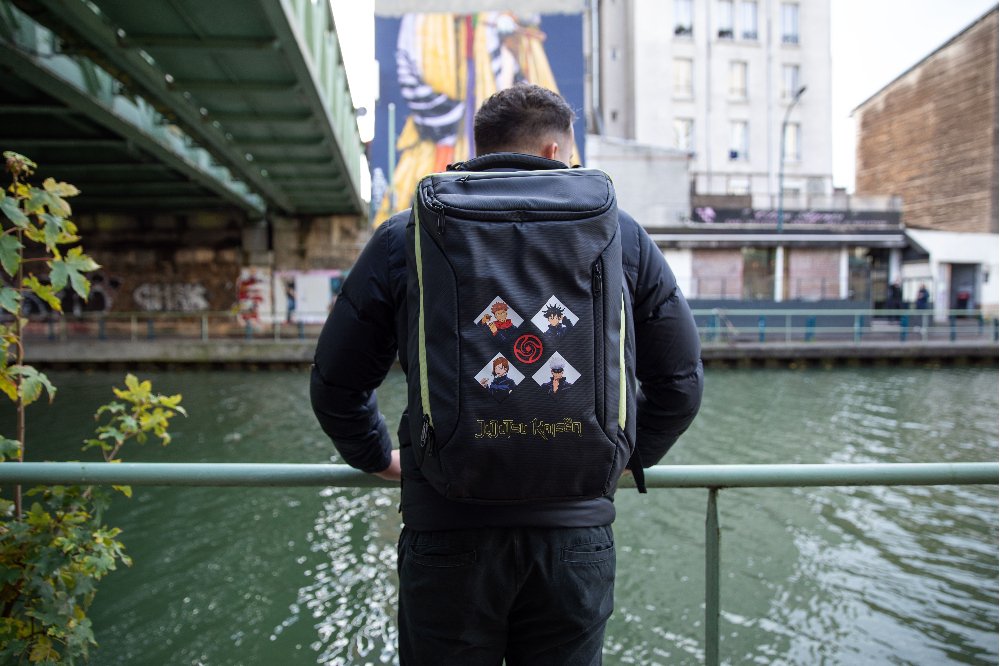 Mochila Gaming Konix Jujutsu Kaisen 17 Backpack 11 Bolsillos Interiores 4 Exteriores Kx-Juju-Bpk-17