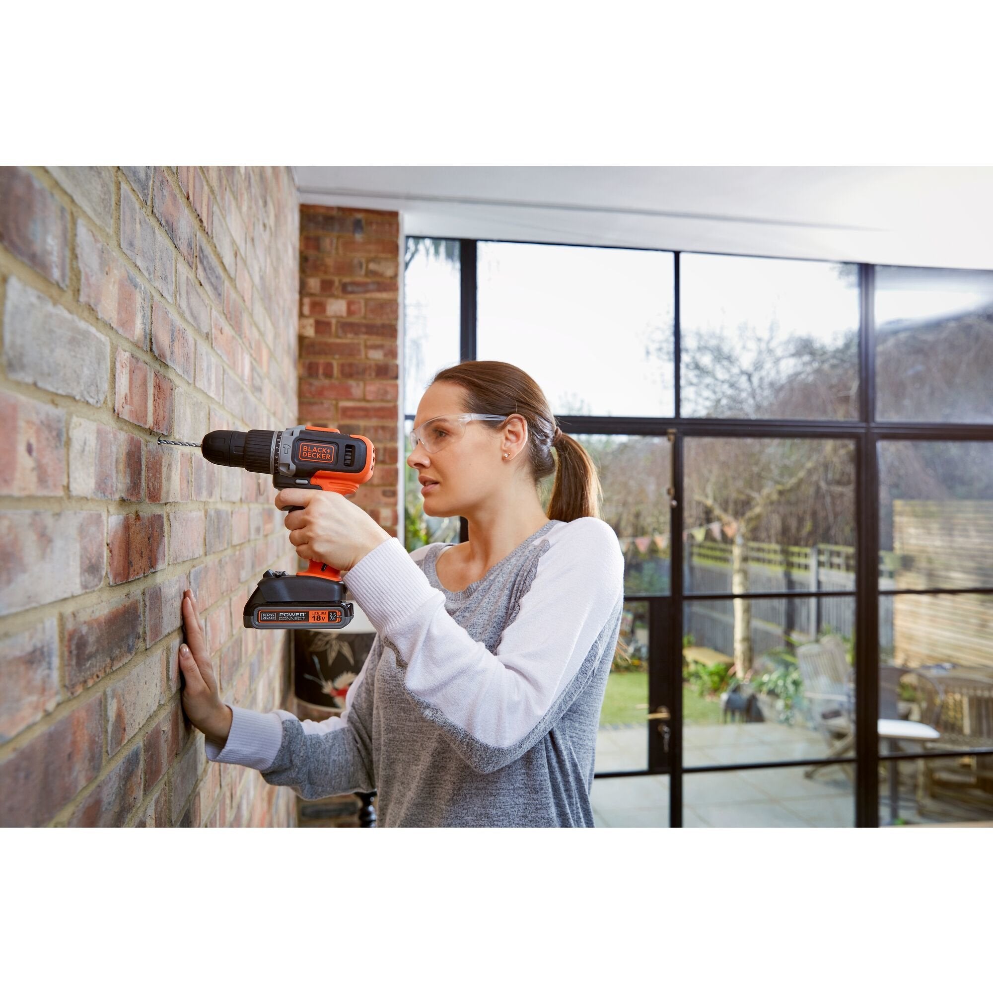 Kit De Batería Black Decker Bcd003mem2k-Qw B&D De 18 V Y 2,0 Y 4,0 Ah, 1 A, Con Cargador