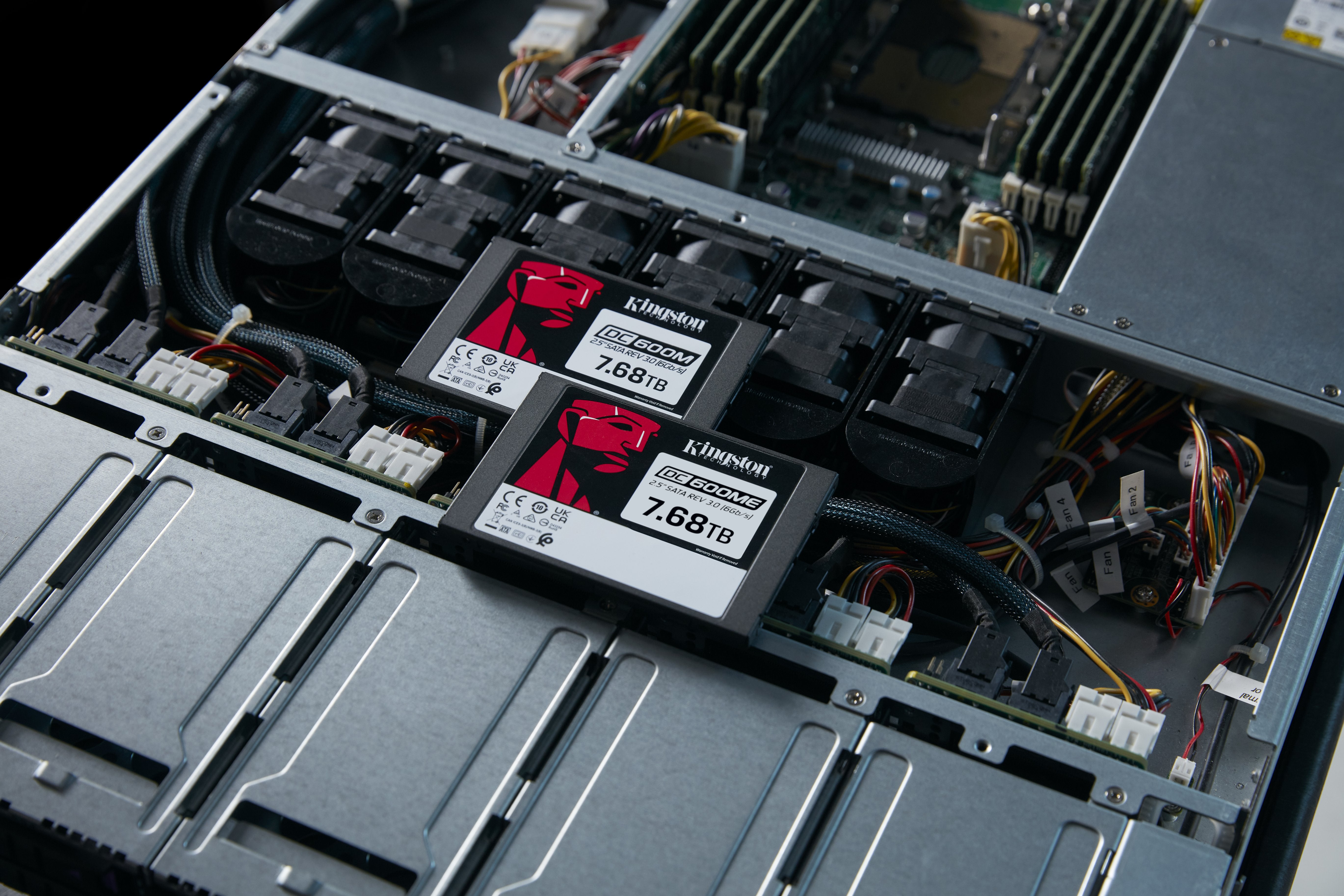 EAN 0740617347302 - Kingston Technology DC600ME 7,68 TB 2.5" Serial ATA III 3D TLC NAND imagen 5