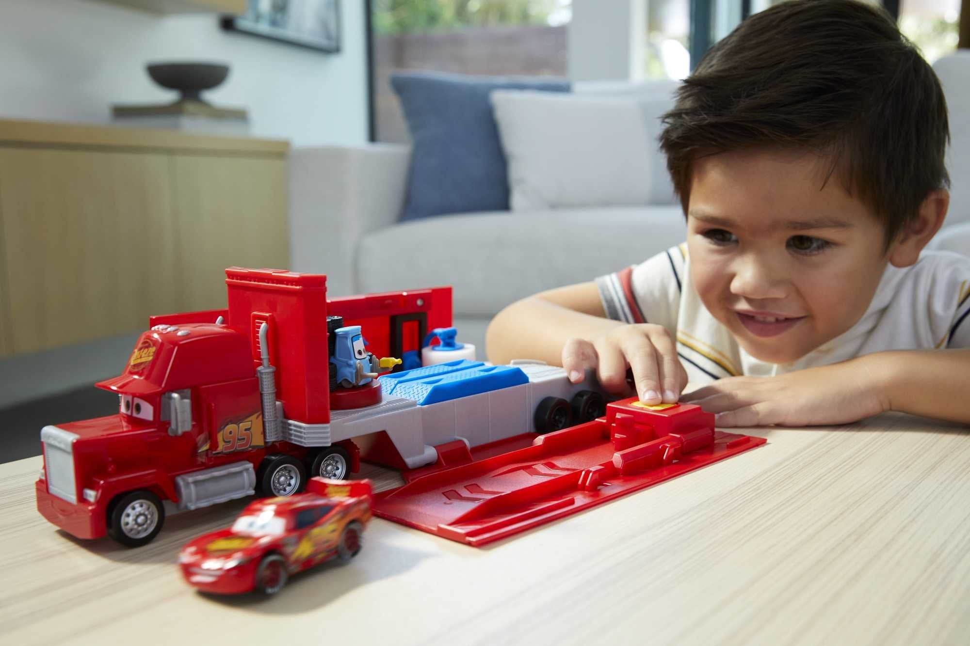 Camion Mack Transformable Cars Disney