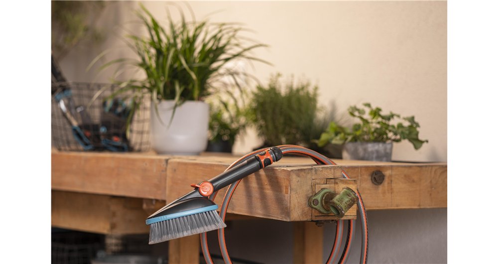 Gardena Cepillo De Mano Cleansystem M Suave, Cepillo De Lavado Gris/Turquesa, Banda De Plástico Suave En Todo El Perímetro 18842-20