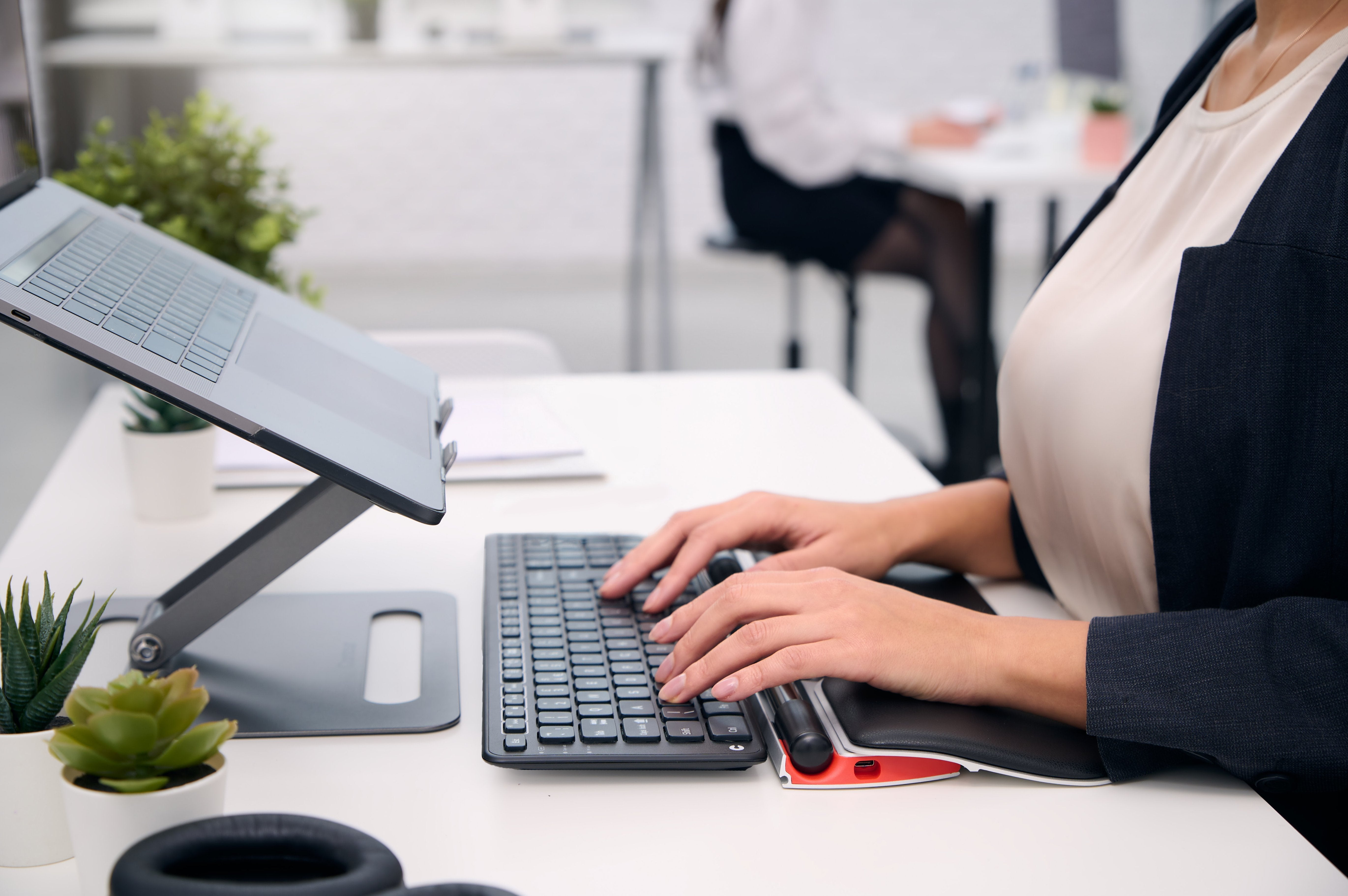 EAN 0743870003916 - Contour Design RollerMouse Red Plus ratón Oficina USB Tipo C Rollerbar 2800 DPI imagen 4