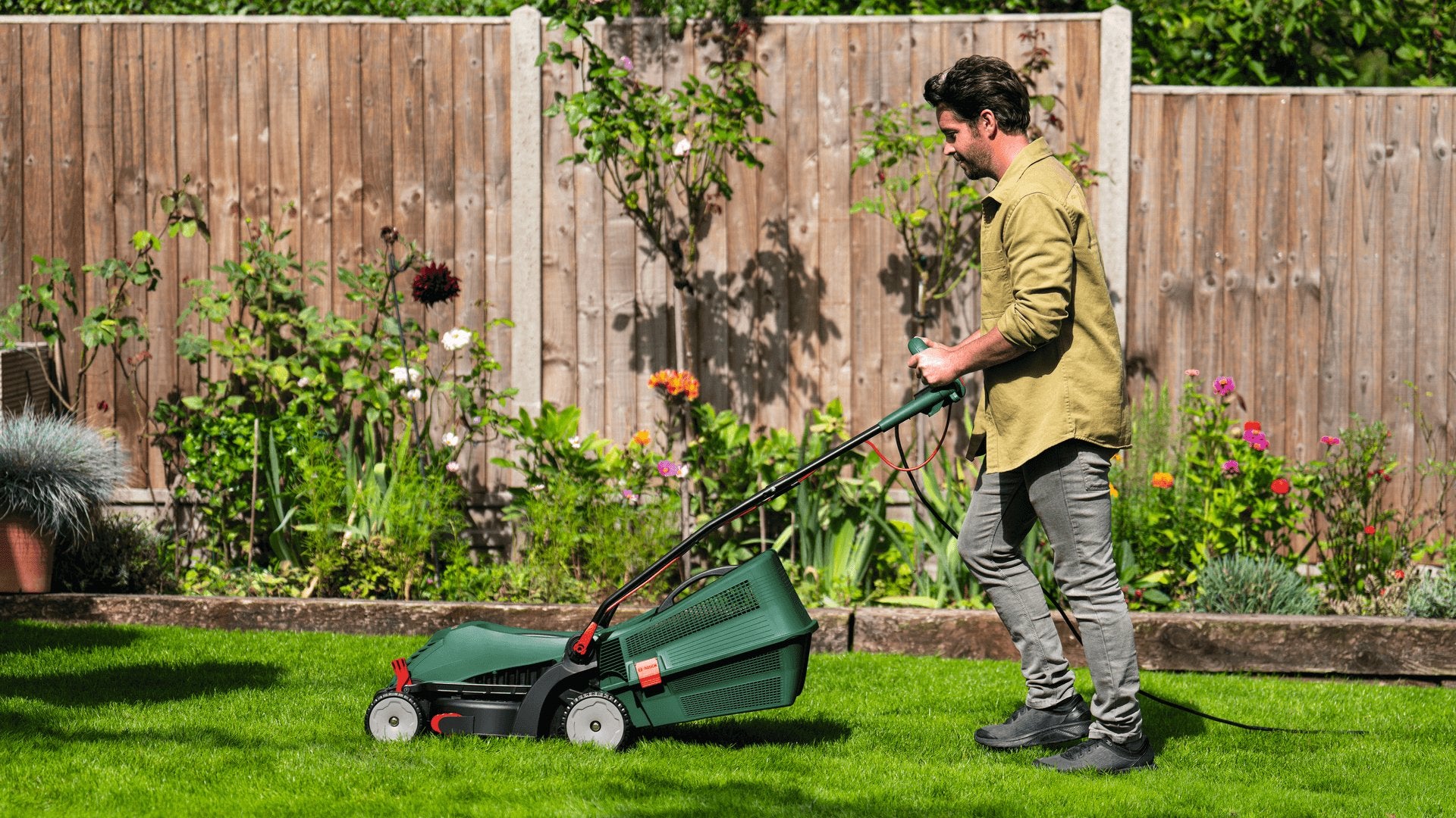 EAN 4053423321845 - Bosch UniversalRotak Cortacésped de empuje a gasolina Corriente alterna Verde imagen 6