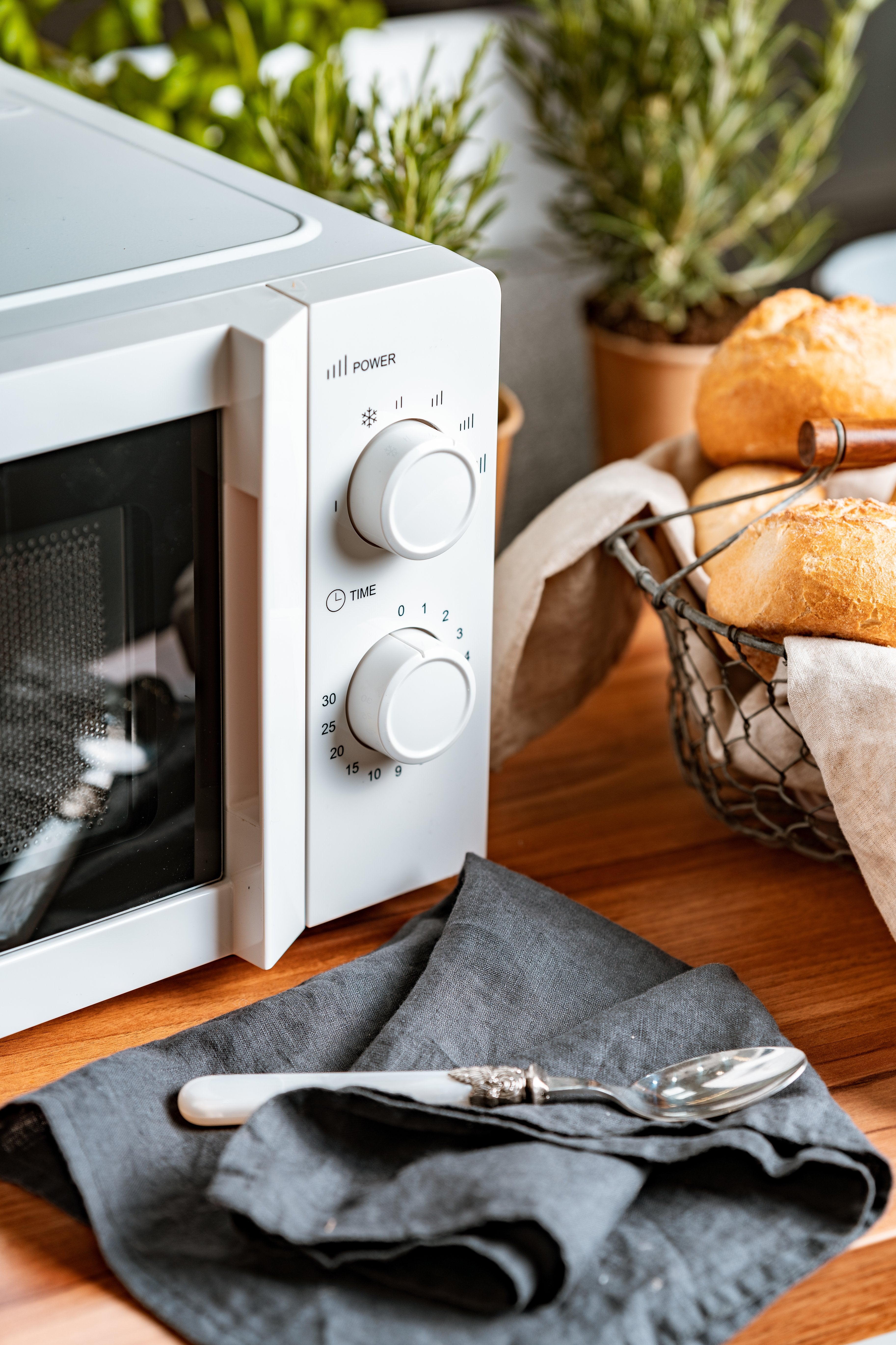 EAN 5903887801218 - Adler AD 6205 microondas Blanco Solo microondas Encimera 20 L 700 W imagen 6